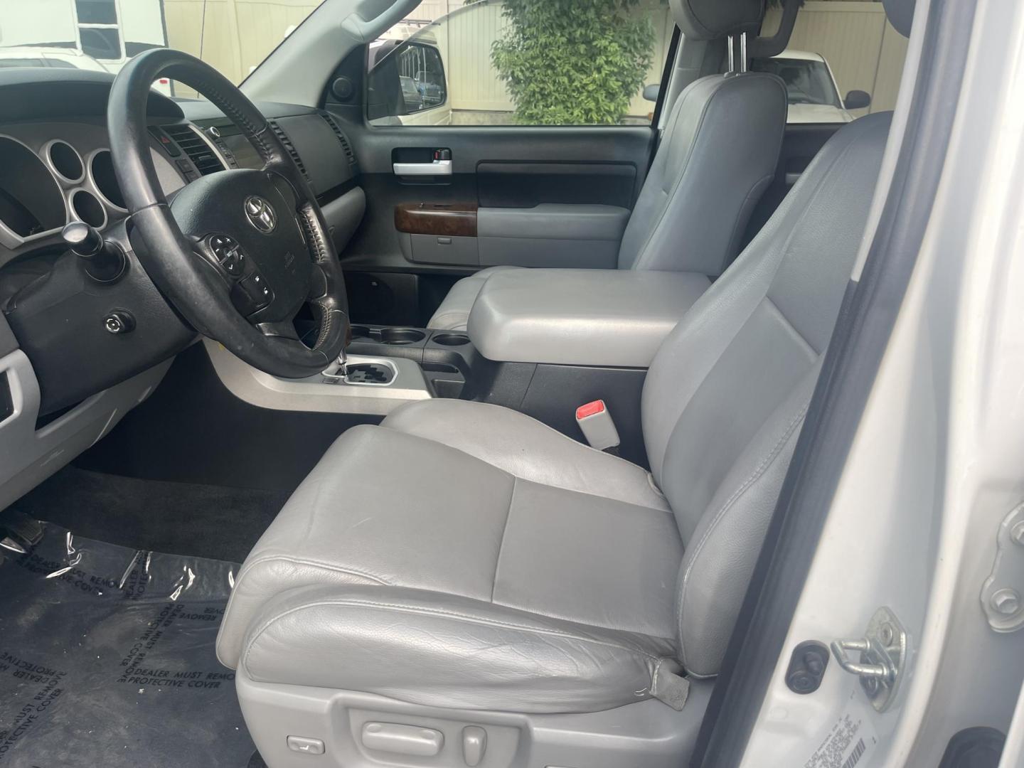 2013 Super White /Grey Toyota Tundra 4WD Truck Limited (5TFHW5F18DX) with an V8, 5.7L; FFV engine, AT transmission, located at 813 E Fairview Ave, Meridian , ID, 83642, (208) 336-8230, 43.618851, -116.384010 - New tires, NAV, Custom Wheels, Leather, Limited Package, Crew Maxx not a double cab, and Sunroof. Save yourself thousands of dollars because of the mileage. Very nice condition well cared for. - Photo#8