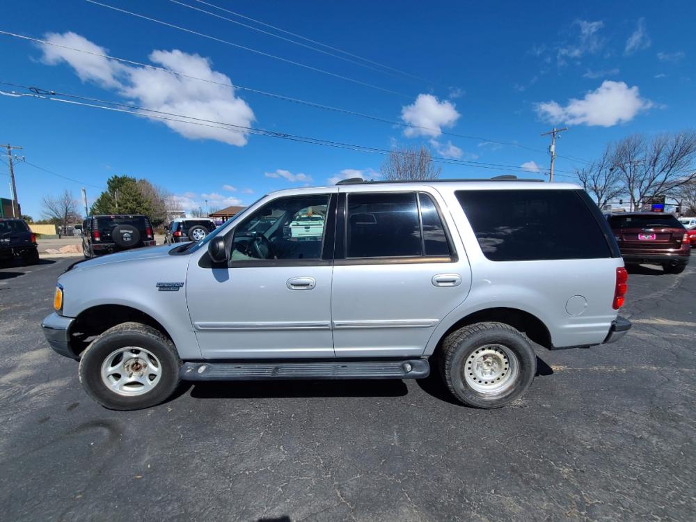 2000 Silver /grey Ford Expedition XLT 4WD (1FMPU16L9YL) with an 5.4L V8 SOHC 16V engine, 4-Speed Automatic Overdrive transmission, located at 813 E Fairview Ave, Meridian , ID, 83642, (208) 336-8230, 43.618851, -116.384010 - Cheap full size SUV come take a look - Photo #0