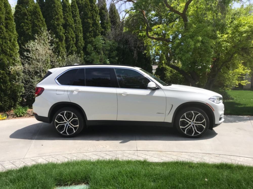 2015 Alpine White /Black BMW X5 xDrive35i (5UXKR0C55F0) with an 3.0L L6 DOHC 24V engine, 8-Speed Automatic transmission, located at 813 E Fairview Ave, Meridian , ID, 83642, (208) 336-8230, 43.618851, -116.384010 - What a beautiful SUV, come and take a look at the style and precision of a BMW. This SUV will make a spectacular addition to anyone's fleet of vehicles. - Photo #0