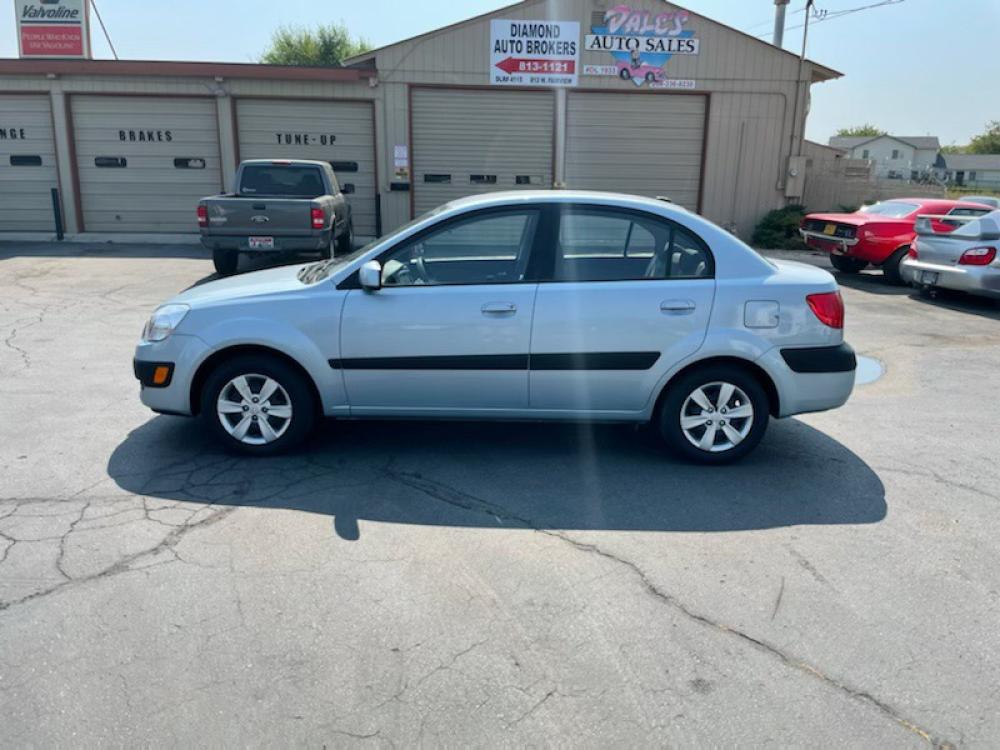 2009 Blue /grey Kia Rio Base (KNADE223996) with an 2.7L V6 DOHC 24V engine, AT transmission, located at 813 E Fairview Ave, Meridian , ID, 83642, (208) 336-8230, 43.618851, -116.384010 - Photo #0