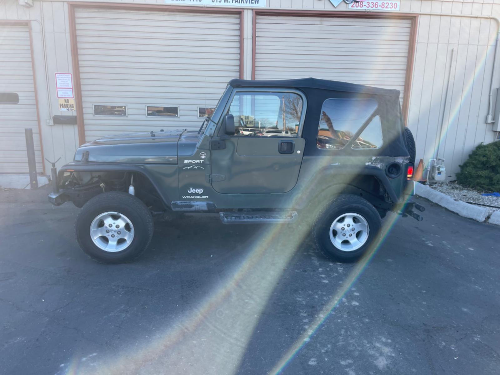 2004 Green /Grey Jeep Wrangler Sport (1J4FA49S94P) with an 4.0L L6 OHV 12V engine, AT transmission, located at 813 E Fairview Ave, Meridian , ID, 83642, (208) 336-8230, 43.618851, -116.384010 - Photo #0