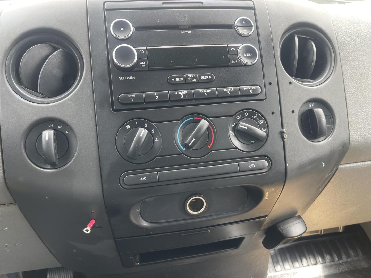 2008 Forest Service Green /Tan Ford F-150 STX 4WD (1FTRF14W38K) with an 4.6L V8 SOHC 16V engine, 4-Speed Automatic Overdrive transmission, located at 813 E Fairview Ave, Meridian , ID, 83642, (208) 336-8230, 43.618851, -116.384010 - Photo#15