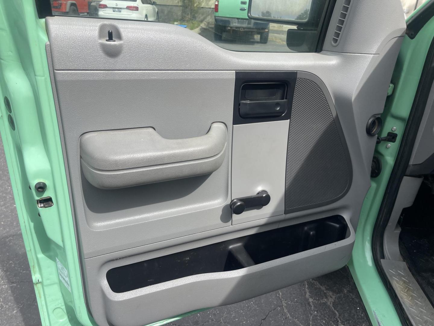 2008 Forest Service Green /Tan Ford F-150 STX 4WD (1FTRF14W38K) with an 4.6L V8 SOHC 16V engine, 4-Speed Automatic Overdrive transmission, located at 813 E Fairview Ave, Meridian , ID, 83642, (208) 336-8230, 43.618851, -116.384010 - Photo#5