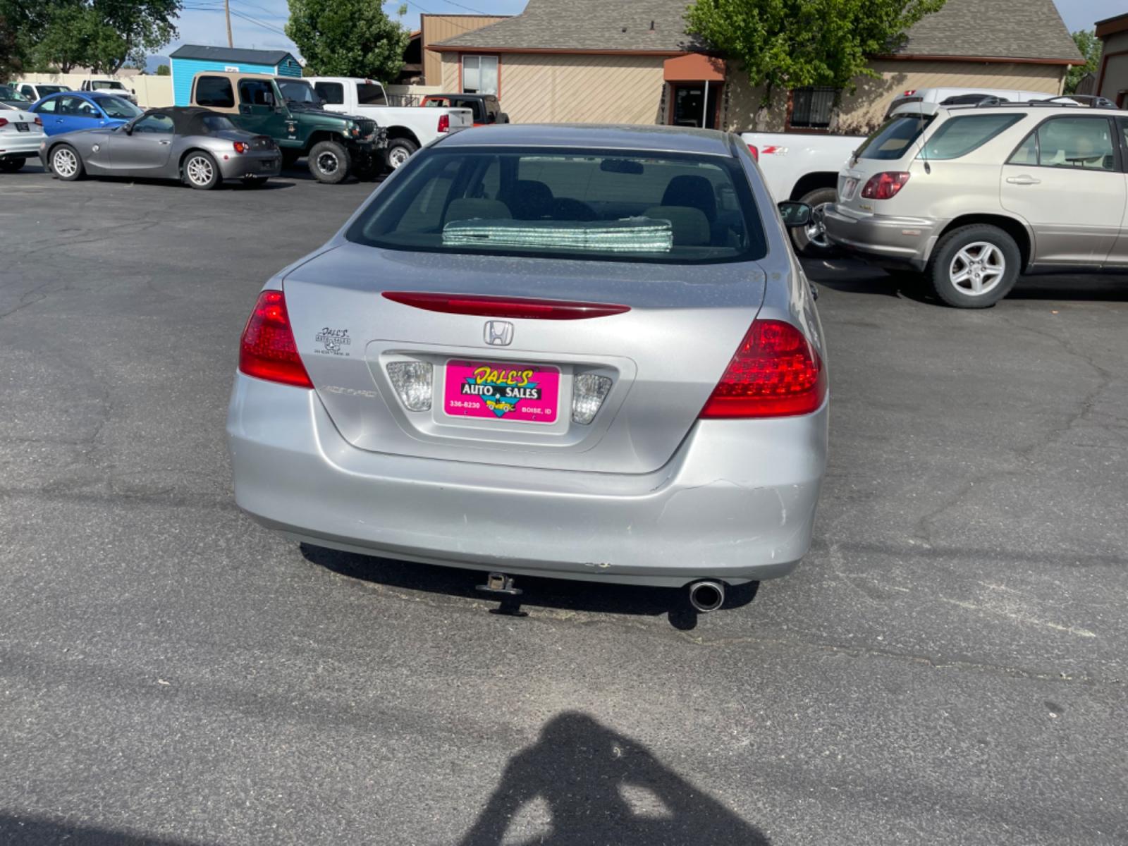 2006 Silver /Black Honda Accord VP Sedan (1HGCM56176A) with an 2.4L L4 DOHC 16V engine, 5-Speed Automatic Overdrive transmission, located at 813 E Fairview Ave, Meridian , ID, 83642, (208) 336-8230, 43.618851, -116.384010 - Photo #5