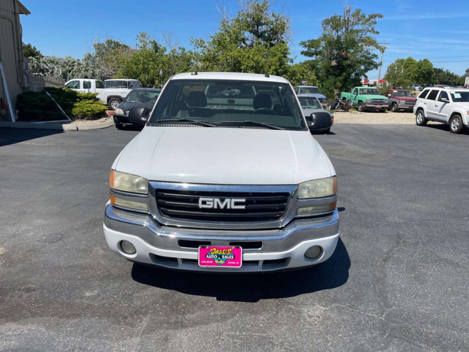 2005 /Grey GMC Sierra 1500 Short Bed 2WD (1GTEC14T85Z) with an 5.3L V8 OHV 16V engine, AT transmission, located at 813 E Fairview Ave, Meridian , ID, 83642, (208) 336-8230, 43.618851, -116.384010 - Photo #17