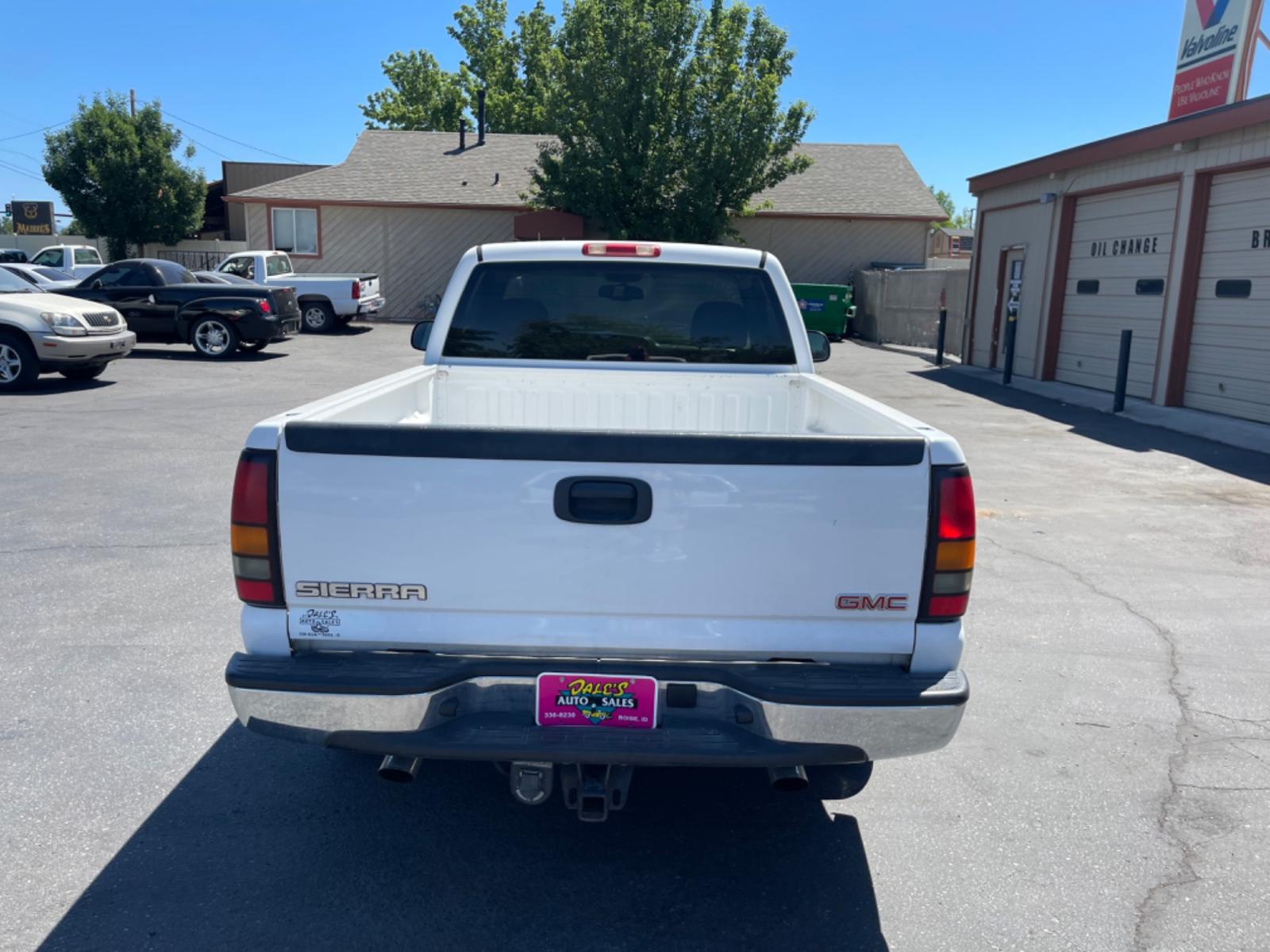 2005 /Grey GMC Sierra 1500 Short Bed 2WD (1GTEC14T85Z) with an 5.3L V8 OHV 16V engine, AT transmission, located at 813 E Fairview Ave, Meridian , ID, 83642, (208) 336-8230, 43.618851, -116.384010 - Photo #19
