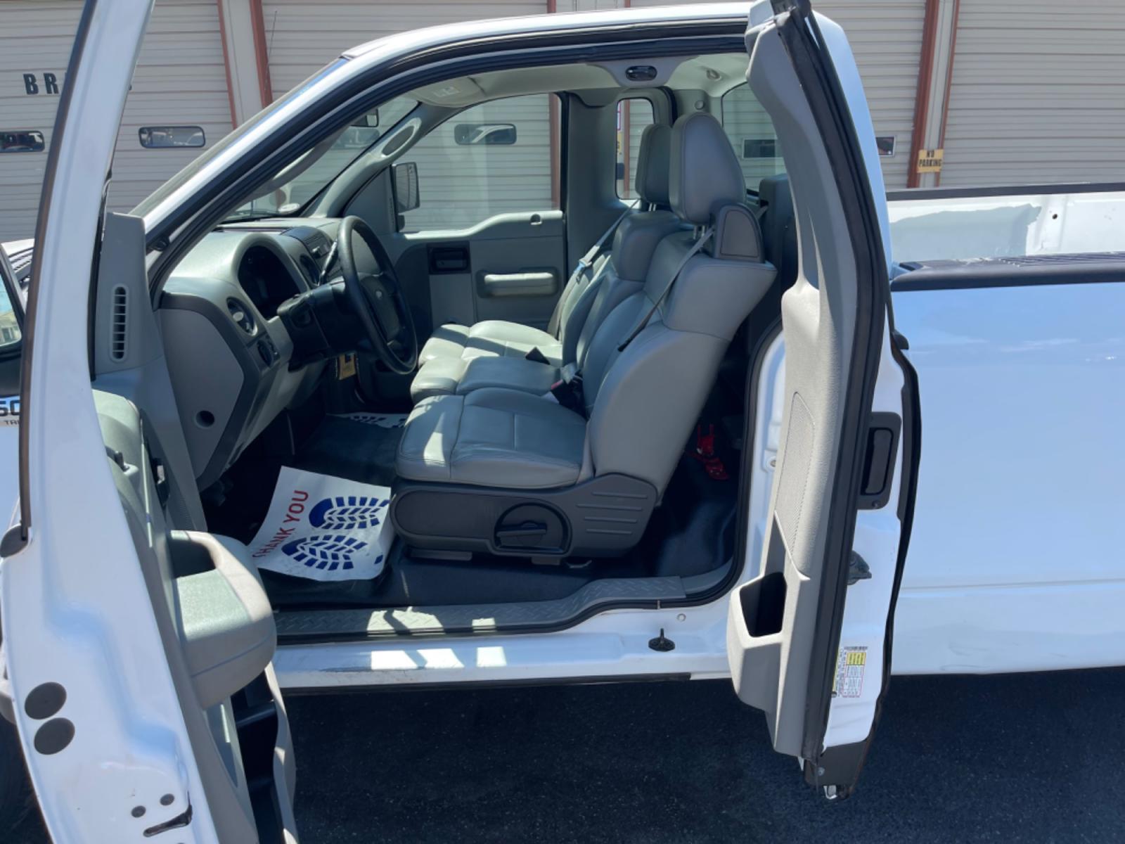 2007 Alpine White /Grey Ford F-150 XL (1FTRF14W77K) with an 4.6L V8 SOHC 16V engine, 4-Speed Automatic Overdrive transmission, located at 813 E Fairview Ave, Meridian , ID, 83642, (208) 336-8230, 43.618851, -116.384010 - Photo #9