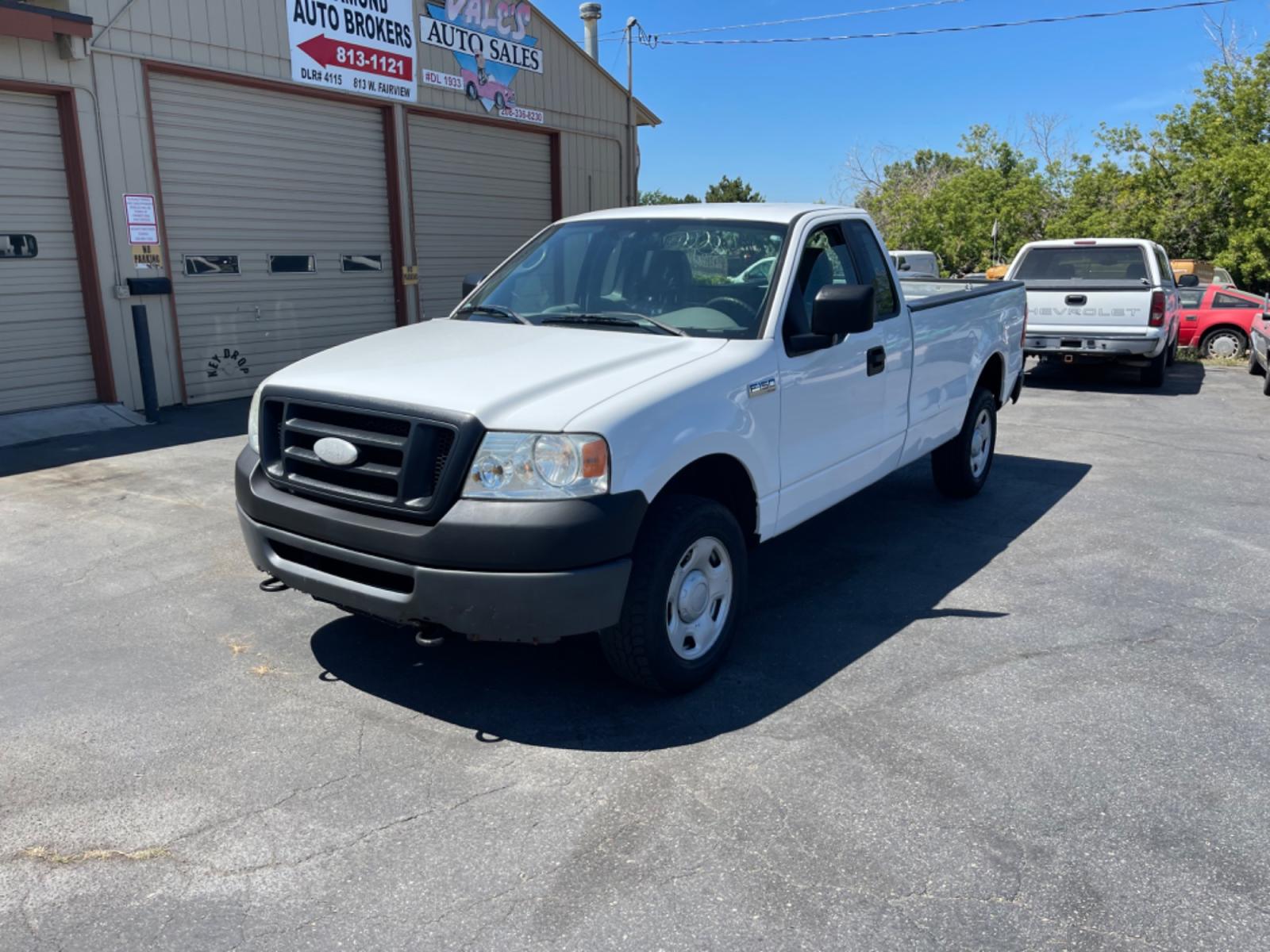 2007 Alpine White /Grey Ford F-150 XL (1FTRF14W77K) with an 4.6L V8 SOHC 16V engine, 4-Speed Automatic Overdrive transmission, located at 813 E Fairview Ave, Meridian , ID, 83642, (208) 336-8230, 43.618851, -116.384010 - Photo #2