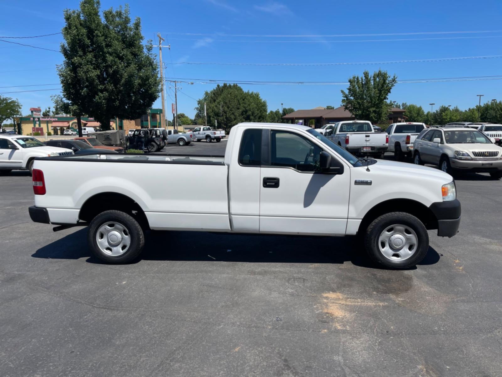 2007 Alpine White /Grey Ford F-150 XL (1FTRF14W77K) with an 4.6L V8 SOHC 16V engine, 4-Speed Automatic Overdrive transmission, located at 813 E Fairview Ave, Meridian , ID, 83642, (208) 336-8230, 43.618851, -116.384010 - Photo #4