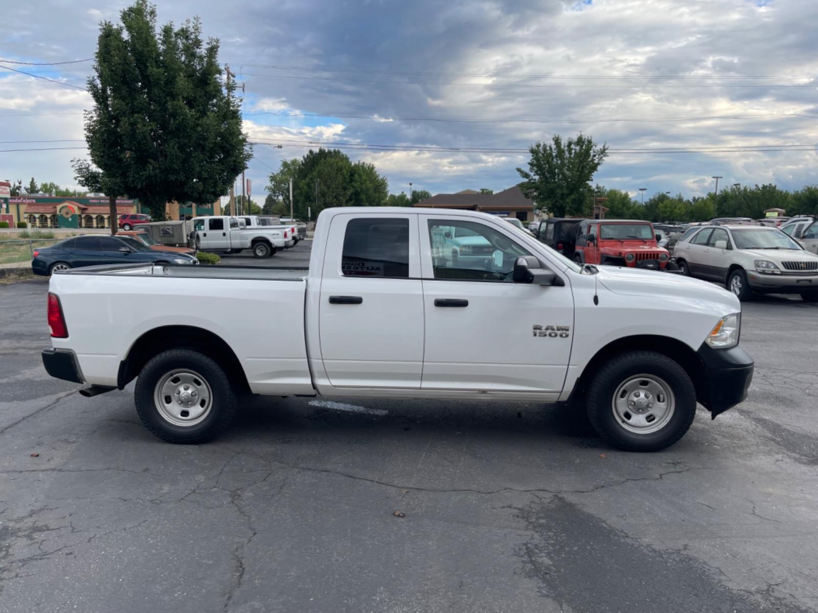 2017 Alpine White /Grey RAM 1500 Tradesman Quad Cab 4WD (1C6RR7FGXHS) with an 3.6L V6 DOHC 24V FFV engine, 8A transmission, located at 813 E Fairview Ave, Meridian , ID, 83642, (208) 336-8230, 43.618851, -116.384010 - Photo #4