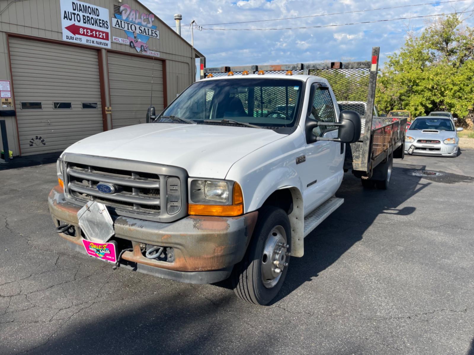 2001 Alpine White /Blue Ford F-550 Regular Cab 2WD DRW (1FDAF56F11E) with an 7.3L V8 OHV 16V TURBO DIESEL engine, AT transmission, located at 813 E Fairview Ave, Meridian , ID, 83642, (208) 336-8230, 43.618851, -116.384010 - Photo #2