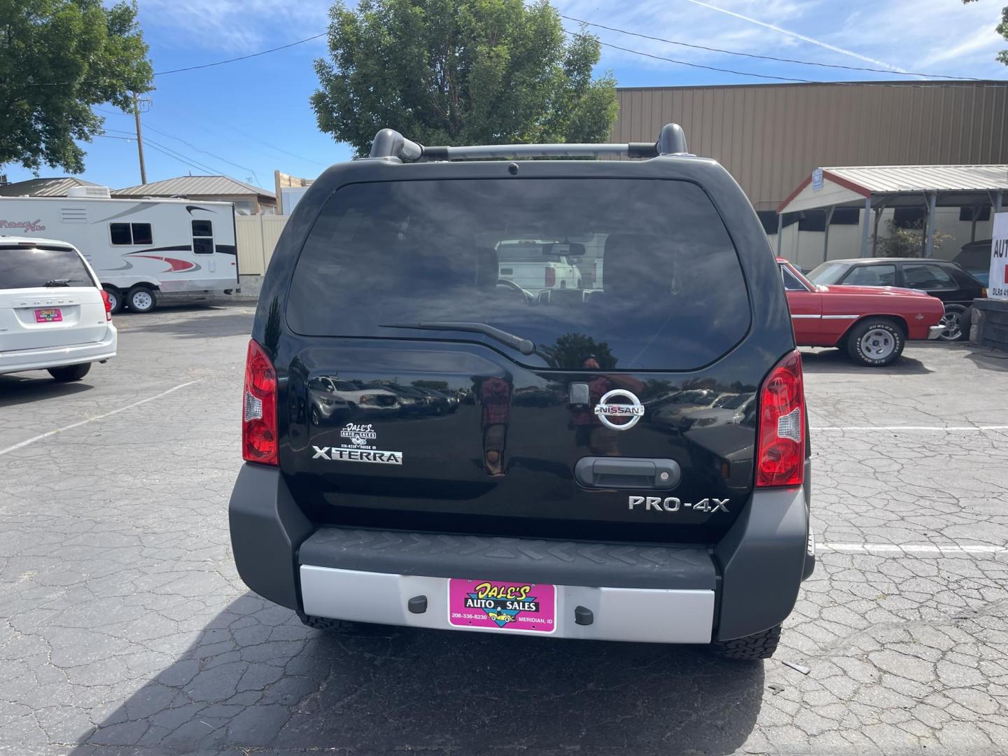 2015 Black /Grey Nissan Xterra PRO-4X (5N1AN0NW9FN) with an 4.0L V6 DOHC 24V engine, 5-Speed Automatic transmission, located at 813 E Fairview Ave, Meridian , ID, 83642, (208) 336-8230, 43.618851, -116.384010 - Photo#4