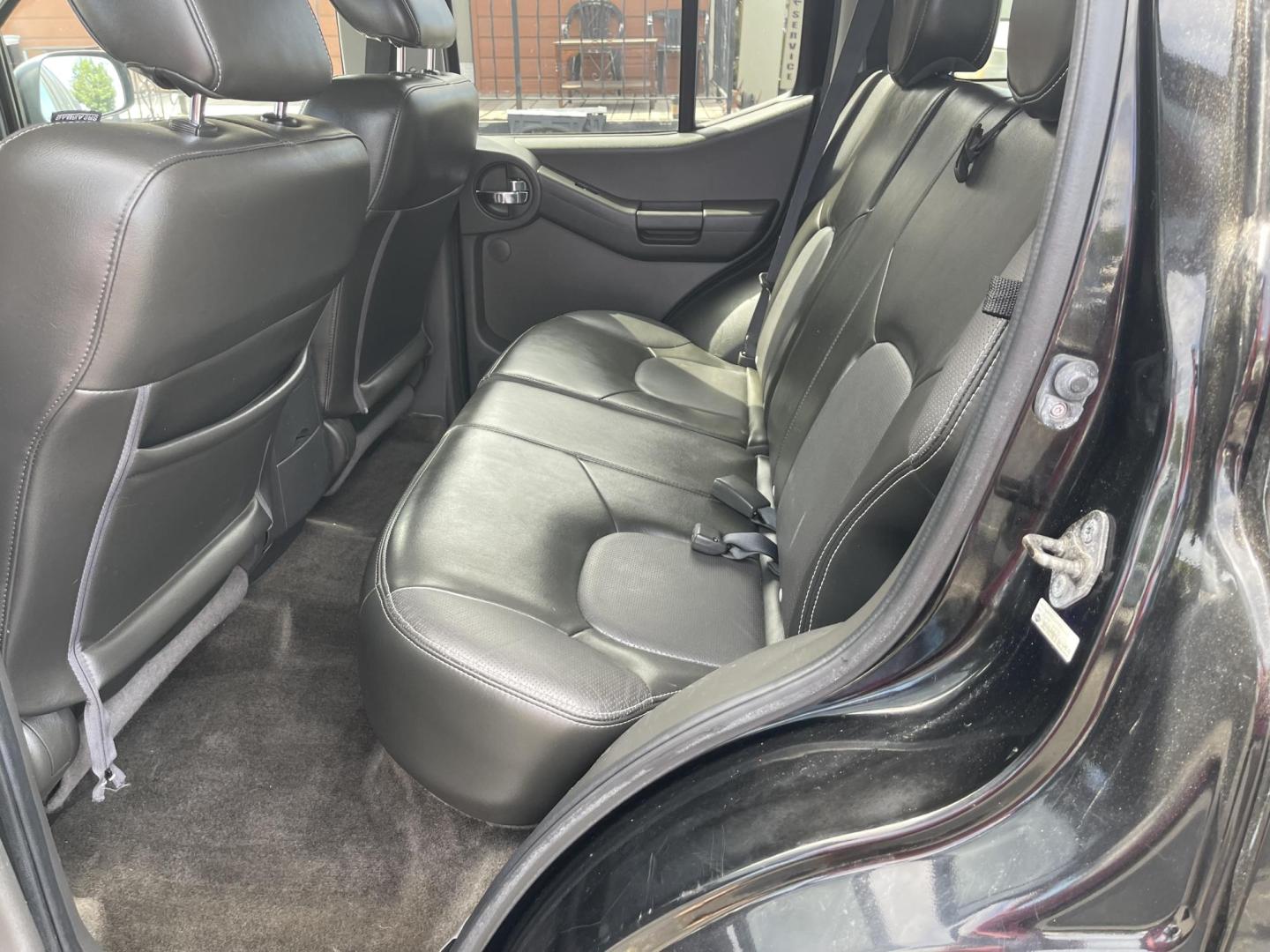 2015 Black /Grey Nissan Xterra PRO-4X (5N1AN0NW9FN) with an 4.0L V6 DOHC 24V engine, 5-Speed Automatic transmission, located at 813 E Fairview Ave, Meridian , ID, 83642, (208) 336-8230, 43.618851, -116.384010 - Photo#8