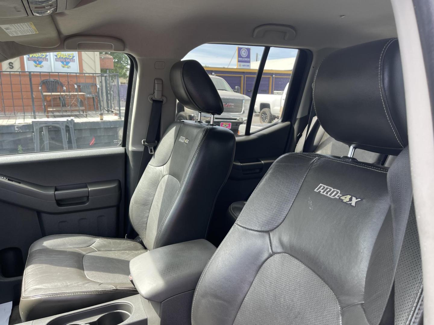 2015 Black /Grey Nissan Xterra PRO-4X (5N1AN0NW9FN) with an 4.0L V6 DOHC 24V engine, 5-Speed Automatic transmission, located at 813 E Fairview Ave, Meridian , ID, 83642, (208) 336-8230, 43.618851, -116.384010 - Photo#7
