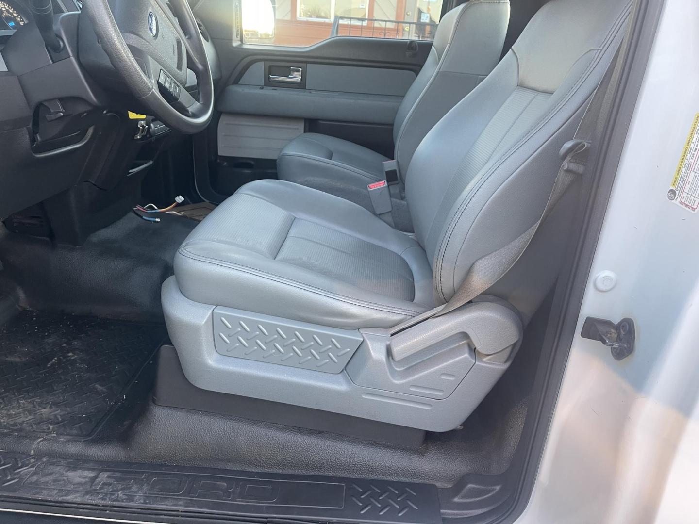 2014 Ford F-150 XL (1FTMF1EM3EK) with an 3.7L V6 DOHC 24V engine, 6-Speed Automatic transmission, located at 813 E Fairview Ave, Meridian , ID, 83642, (208) 336-8230, 43.618851, -116.384010 - Photo#6