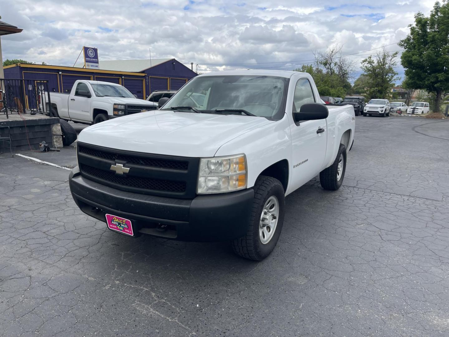 2007 White /Grey Chevrolet Silverado 1500 LT1 4WD (1GCEK14C77Z) with an 4.8L V8 OHV 16V engine, 4-Speed Automatic Overdrive transmission, located at 813 E Fairview Ave, Meridian , ID, 83642, (208) 336-8230, 43.618851, -116.384010 - Photo#1