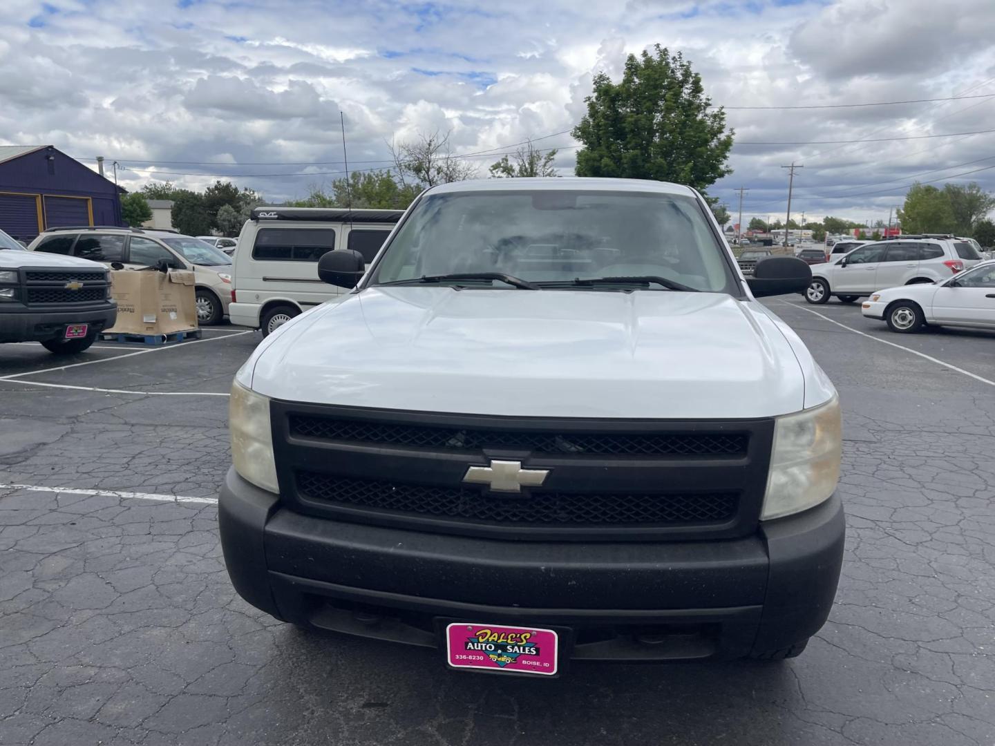 2007 White /Grey Chevrolet Silverado 1500 LT1 4WD (1GCEK14C77Z) with an 4.8L V8 OHV 16V engine, 4-Speed Automatic Overdrive transmission, located at 813 E Fairview Ave, Meridian , ID, 83642, (208) 336-8230, 43.618851, -116.384010 - Photo#2