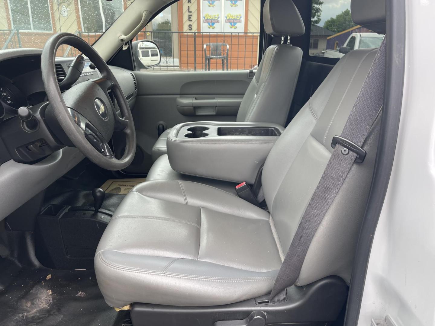 2007 White /Grey Chevrolet Silverado 1500 LT1 4WD (1GCEK14C77Z) with an 4.8L V8 OHV 16V engine, 4-Speed Automatic Overdrive transmission, located at 813 E Fairview Ave, Meridian , ID, 83642, (208) 336-8230, 43.618851, -116.384010 - Photo#6