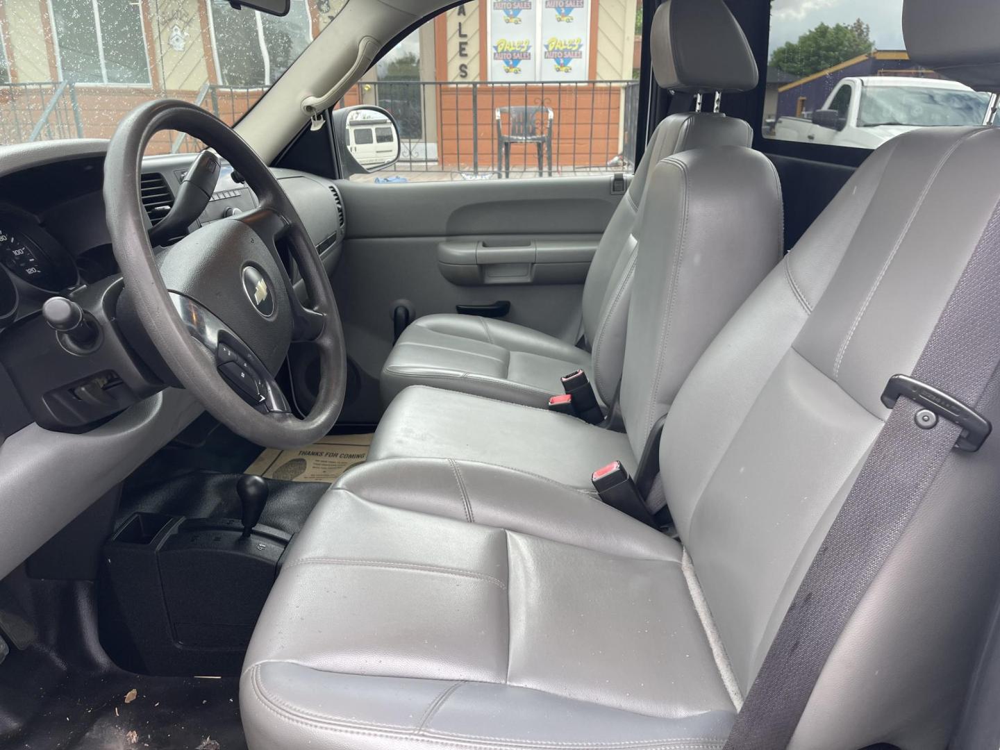 2007 White /Grey Chevrolet Silverado 1500 LT1 4WD (1GCEK14C77Z) with an 4.8L V8 OHV 16V engine, 4-Speed Automatic Overdrive transmission, located at 813 E Fairview Ave, Meridian , ID, 83642, (208) 336-8230, 43.618851, -116.384010 - Photo#7