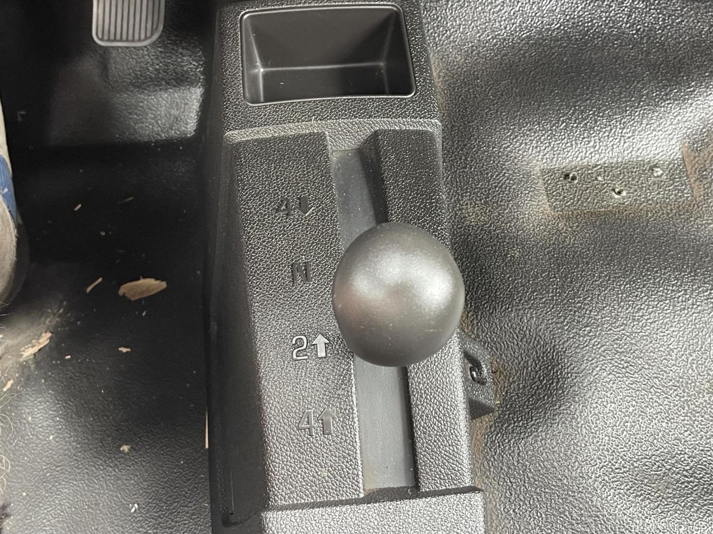 2007 White /Grey Chevrolet Silverado 1500 LT1 4WD (1GCEK14C77Z) with an 4.8L V8 OHV 16V engine, 4-Speed Automatic Overdrive transmission, located at 813 E Fairview Ave, Meridian , ID, 83642, (208) 336-8230, 43.618851, -116.384010 - Photo#12