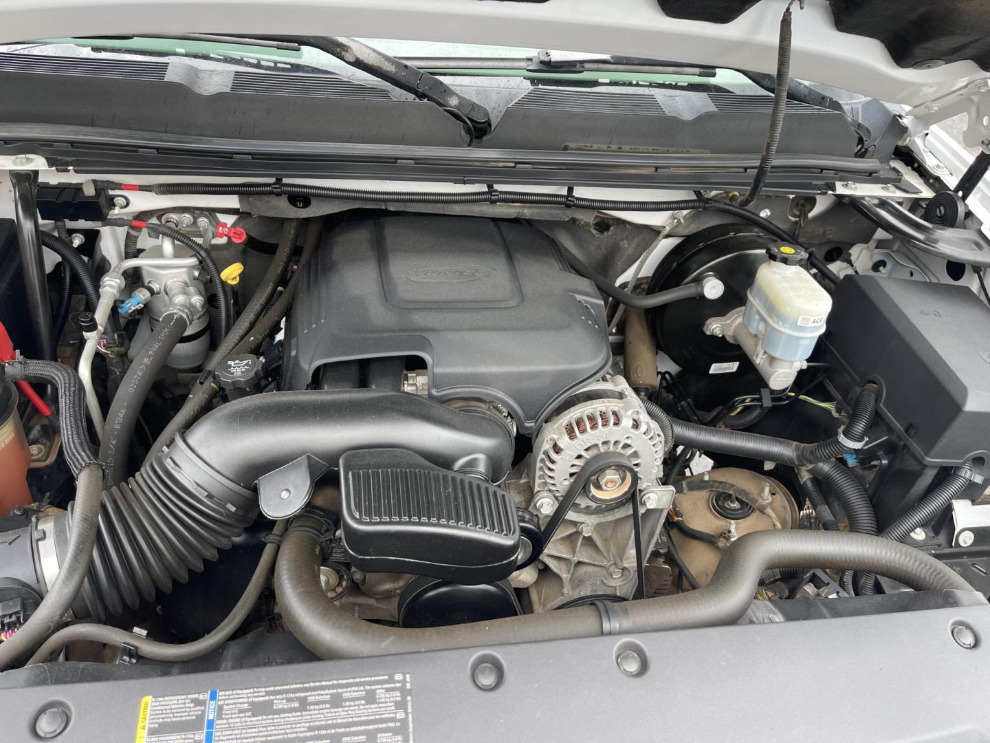 2007 White /Grey Chevrolet Silverado 1500 LT1 4WD (1GCEK14C77Z) with an 4.8L V8 OHV 16V engine, 4-Speed Automatic Overdrive transmission, located at 813 E Fairview Ave, Meridian , ID, 83642, (208) 336-8230, 43.618851, -116.384010 - Photo#14