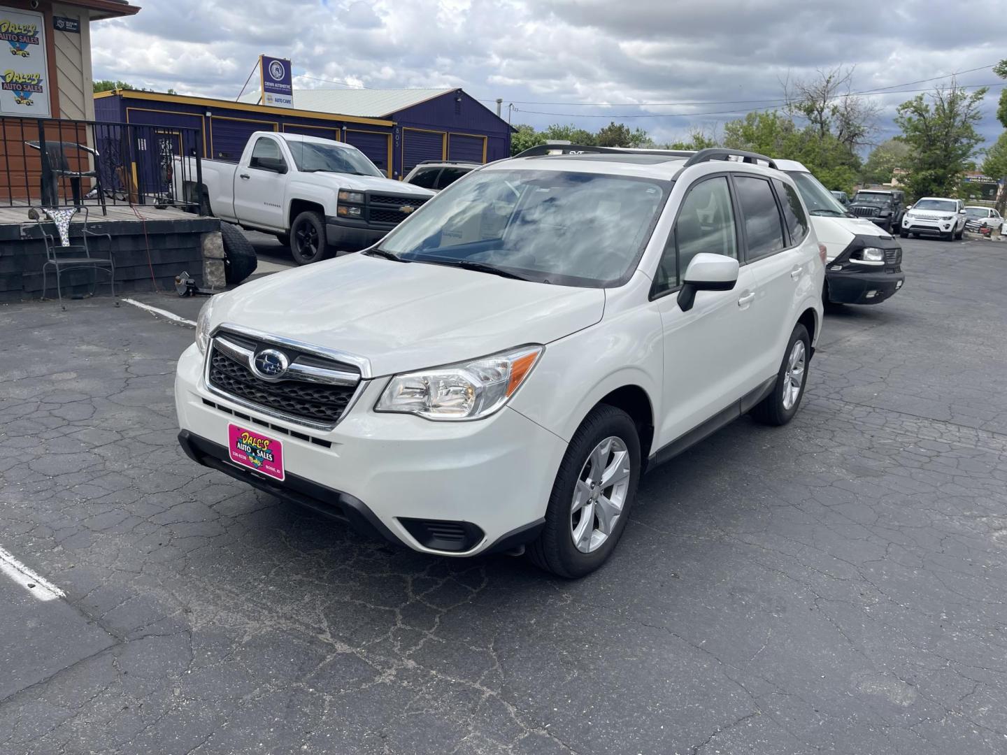 2016 White /Grey Subaru Forester 2.5i Premium (JF2SJADC1GH) with an 2.5L H4 SOHC 16V engine, CVT transmission, located at 813 E Fairview Ave, Meridian , ID, 83642, (208) 336-8230, 43.618851, -116.384010 - Photo#1