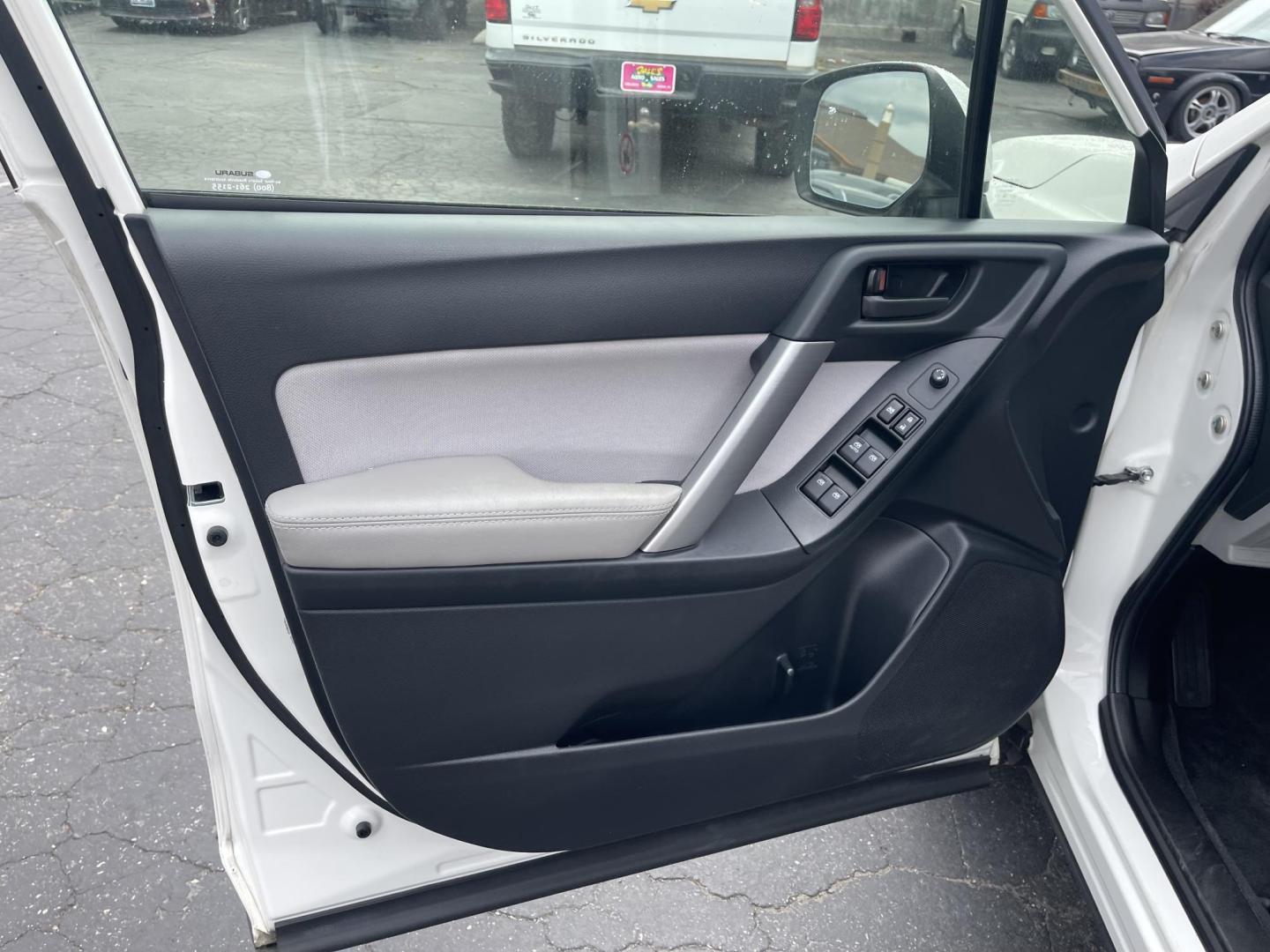 2016 White /Grey Subaru Forester 2.5i Premium (JF2SJADC1GH) with an 2.5L H4 SOHC 16V engine, CVT transmission, located at 813 E Fairview Ave, Meridian , ID, 83642, (208) 336-8230, 43.618851, -116.384010 - Photo#5