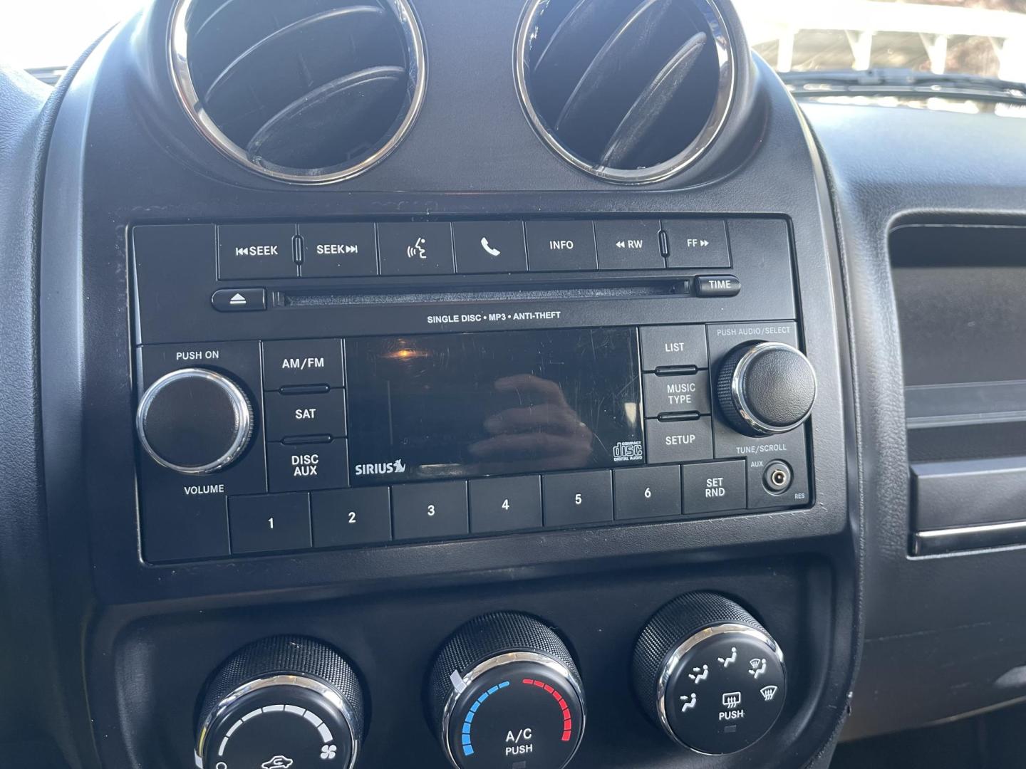 2016 White /Grey Jeep Patriot Sport 4WD (1C4NJRBB5GD) with an 2.4L L4 DOHC 16V engine, AT transmission, located at 813 E Fairview Ave, Meridian , ID, 83642, (208) 336-8230, 43.618851, -116.384010 - Photo#10