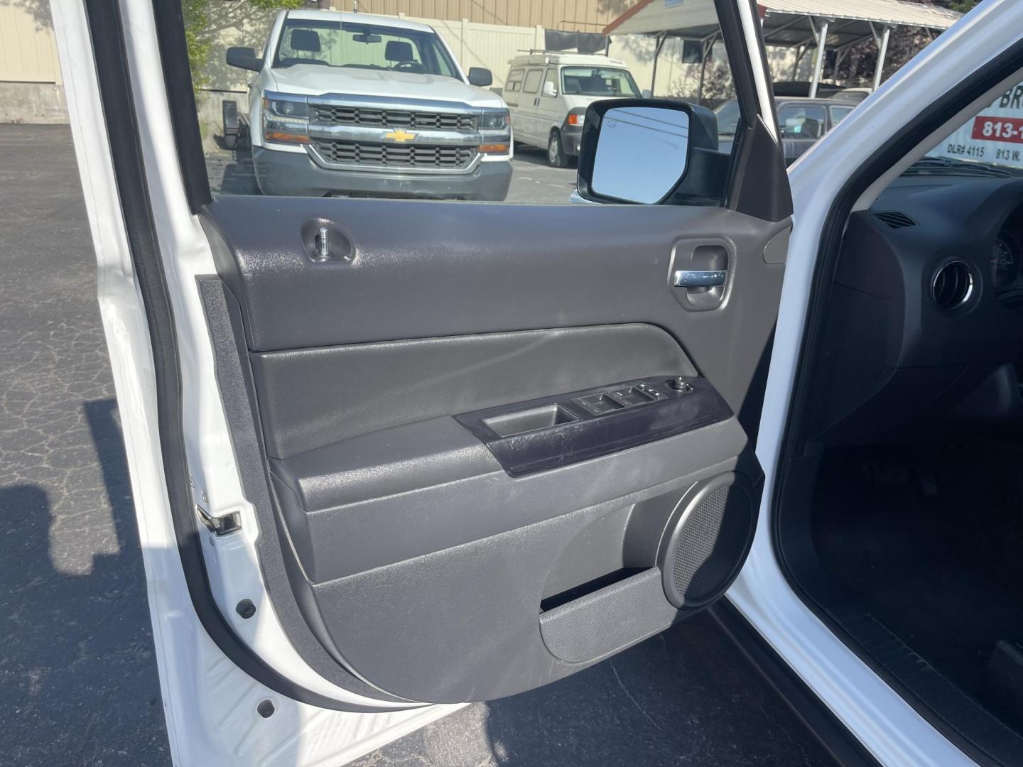 2016 White /Grey Jeep Patriot Sport 4WD (1C4NJRBB5GD) with an 2.4L L4 DOHC 16V engine, AT transmission, located at 813 E Fairview Ave, Meridian , ID, 83642, (208) 336-8230, 43.618851, -116.384010 - Photo#7