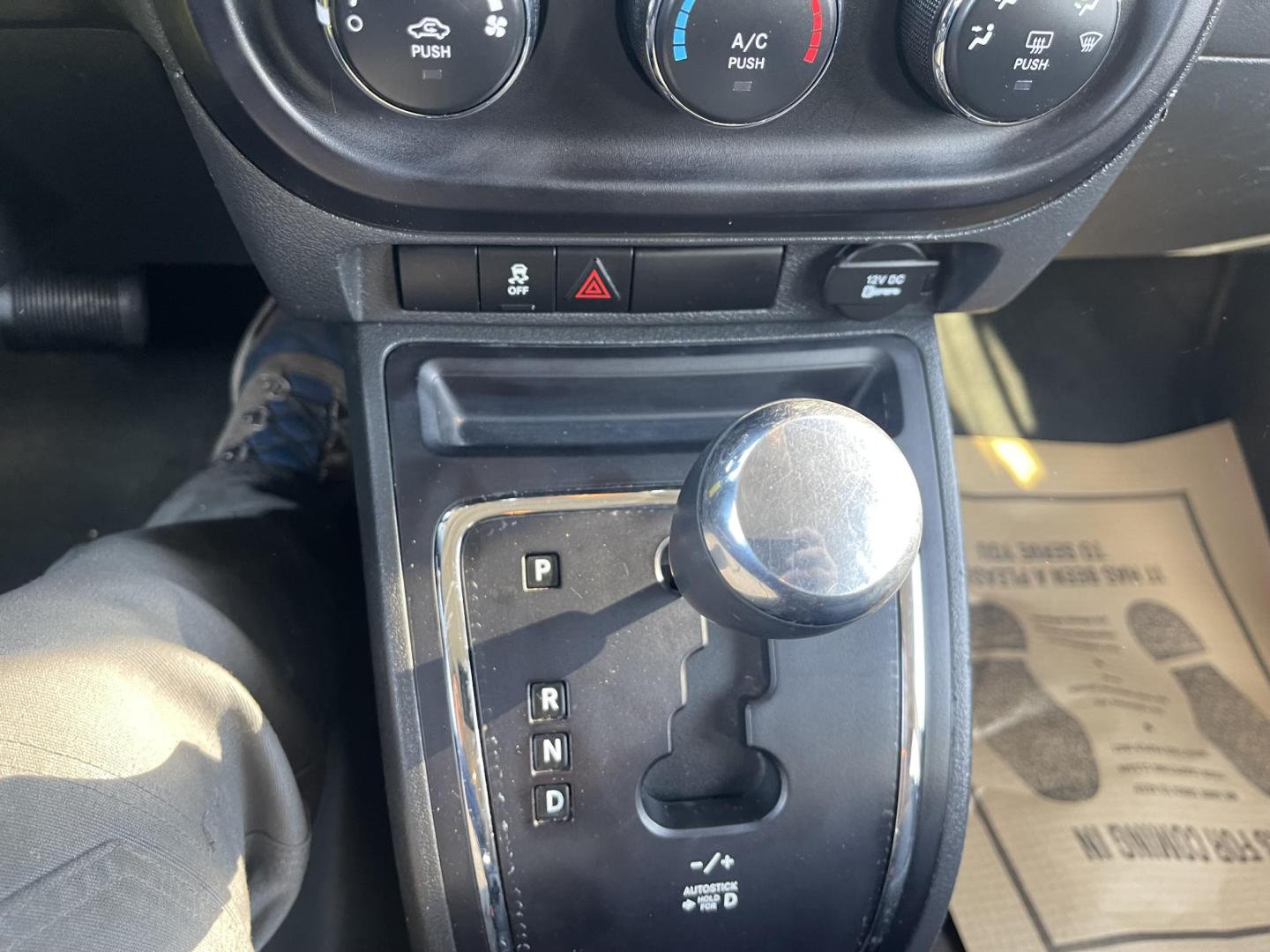 2016 White /Grey Jeep Patriot Sport 4WD (1C4NJRBB5GD) with an 2.4L L4 DOHC 16V engine, AT transmission, located at 813 E Fairview Ave, Meridian , ID, 83642, (208) 336-8230, 43.618851, -116.384010 - Photo#11