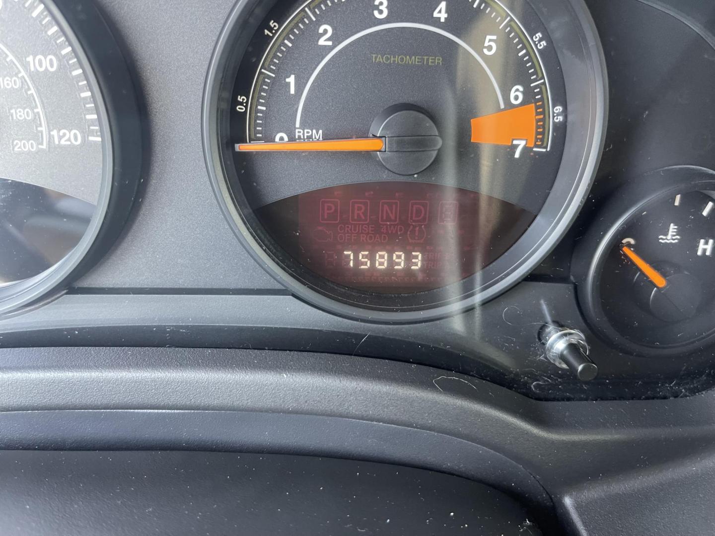 2016 White /Grey Jeep Patriot Sport 4WD (1C4NJRBB5GD) with an 2.4L L4 DOHC 16V engine, AT transmission, located at 813 E Fairview Ave, Meridian , ID, 83642, (208) 336-8230, 43.618851, -116.384010 - Photo#14