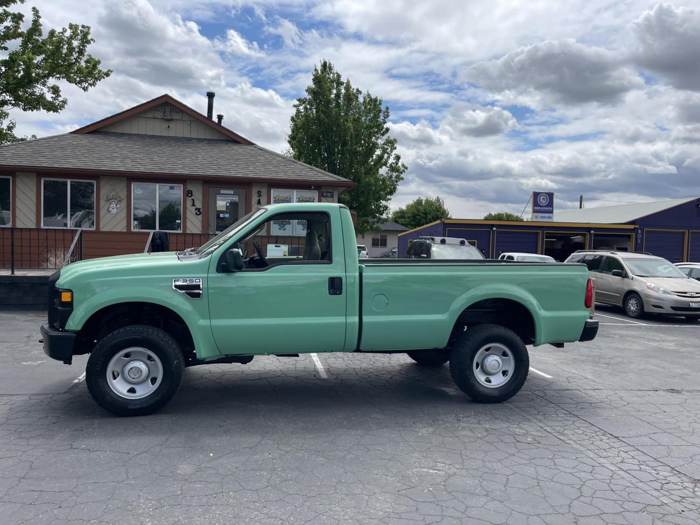 2008 Green /Grey Ford F-350 SD XL 4WD (1FTWF31Y78E) with an 6.8L V10 SOHC 30V engine, AT transmission, located at 813 E Fairview Ave, Meridian , ID, 83642, (208) 336-8230, 43.618851, -116.384010 - Photo#0