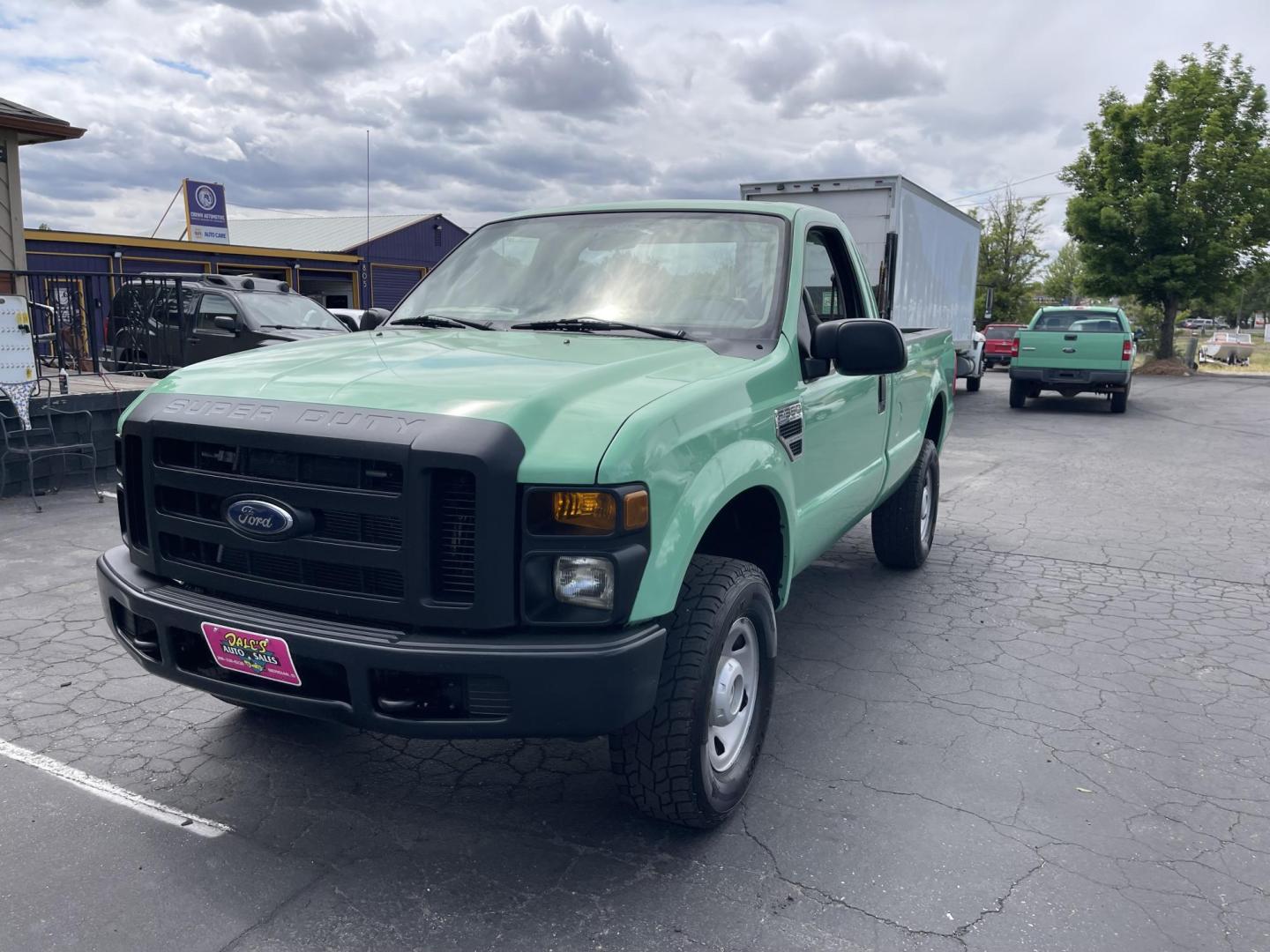 2008 Green /Grey Ford F-350 SD XL 4WD (1FTWF31Y78E) with an 6.8L V10 SOHC 30V engine, AT transmission, located at 813 E Fairview Ave, Meridian , ID, 83642, (208) 336-8230, 43.618851, -116.384010 - Photo#1