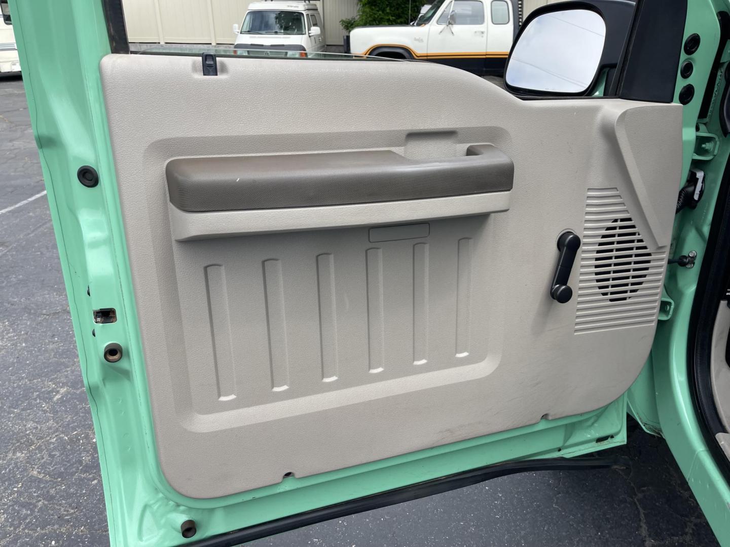 2008 Green /Grey Ford F-350 SD XL 4WD (1FTWF31Y78E) with an 6.8L V10 SOHC 30V engine, AT transmission, located at 813 E Fairview Ave, Meridian , ID, 83642, (208) 336-8230, 43.618851, -116.384010 - Photo#5