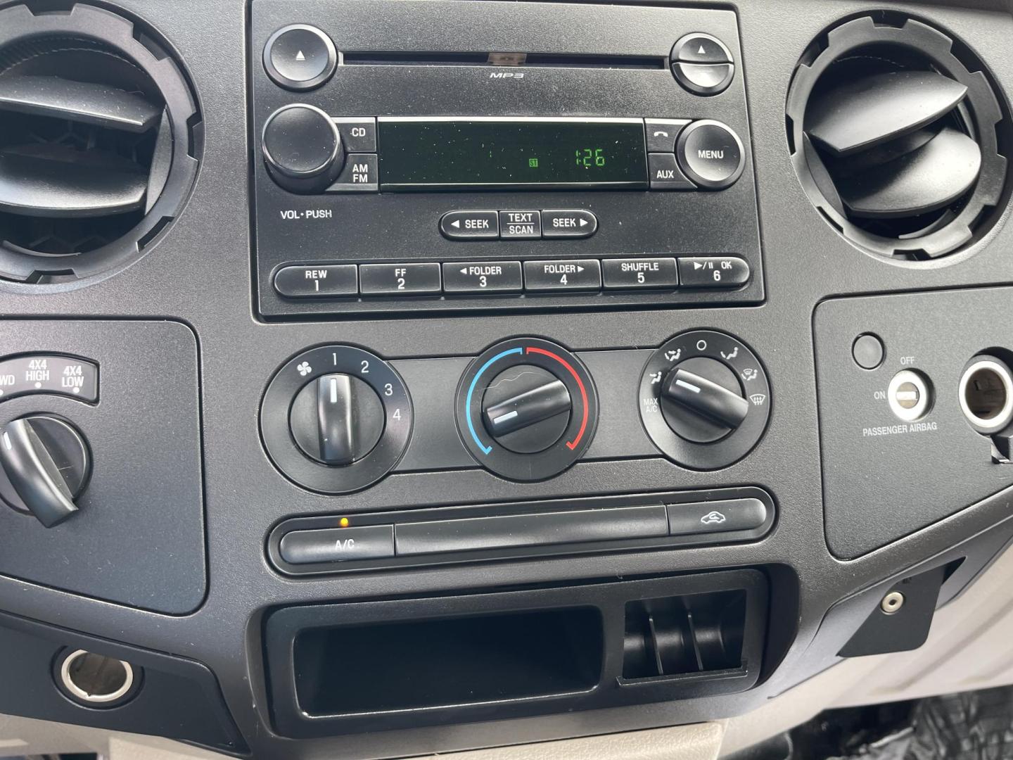 2008 Green /Grey Ford F-350 SD XL 4WD (1FTWF31Y78E) with an 6.8L V10 SOHC 30V engine, AT transmission, located at 813 E Fairview Ave, Meridian , ID, 83642, (208) 336-8230, 43.618851, -116.384010 - Photo#9