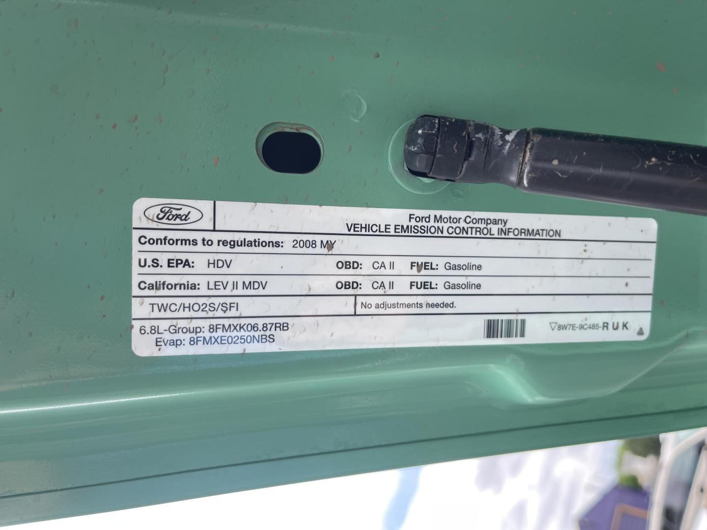 2008 Green /Grey Ford F-350 SD XL 4WD (1FTWF31Y78E) with an 6.8L V10 SOHC 30V engine, AT transmission, located at 813 E Fairview Ave, Meridian , ID, 83642, (208) 336-8230, 43.618851, -116.384010 - Photo#13