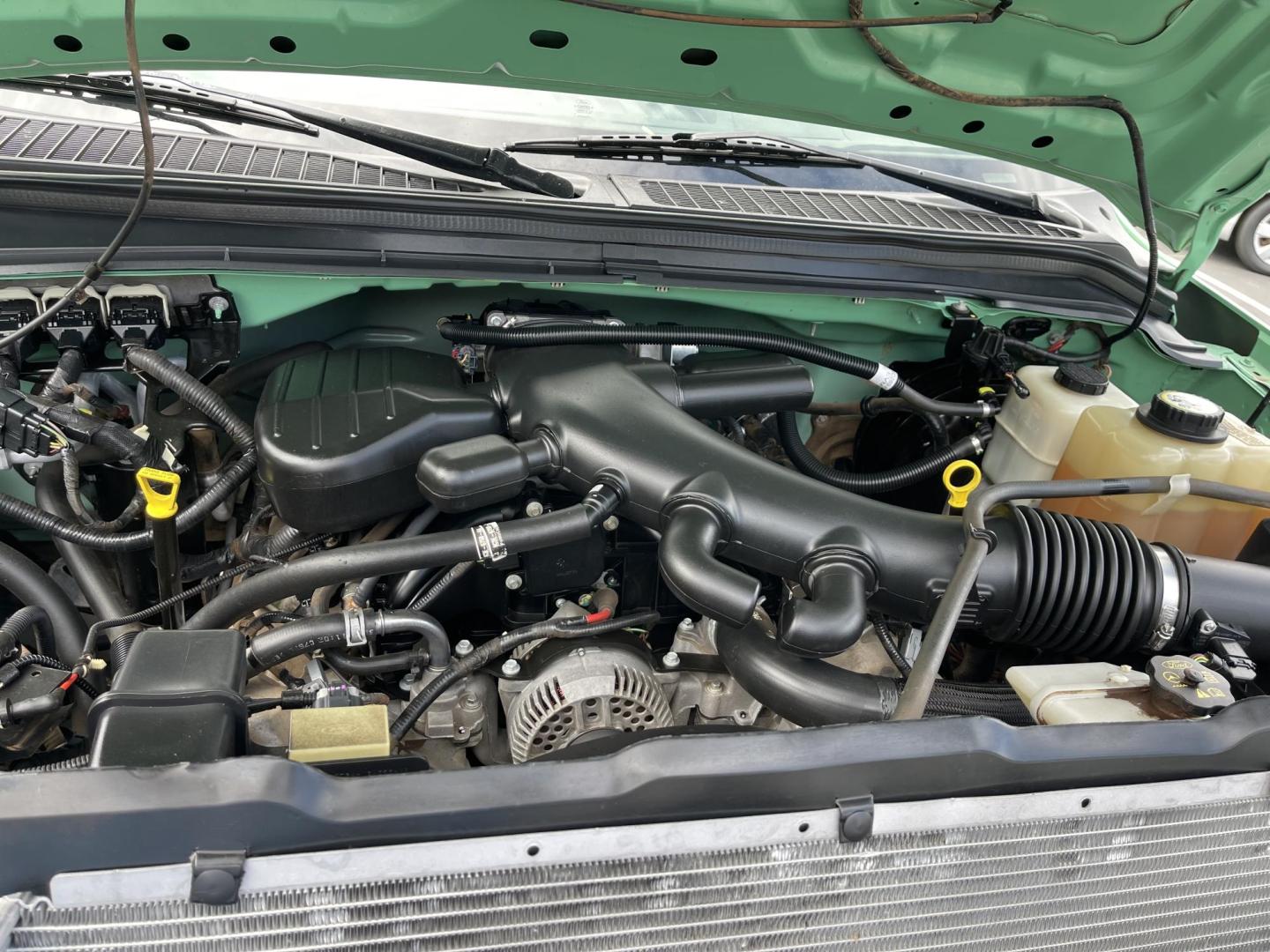 2008 Green /Grey Ford F-350 SD XL 4WD (1FTWF31Y78E) with an 6.8L V10 SOHC 30V engine, AT transmission, located at 813 E Fairview Ave, Meridian , ID, 83642, (208) 336-8230, 43.618851, -116.384010 - Photo#12
