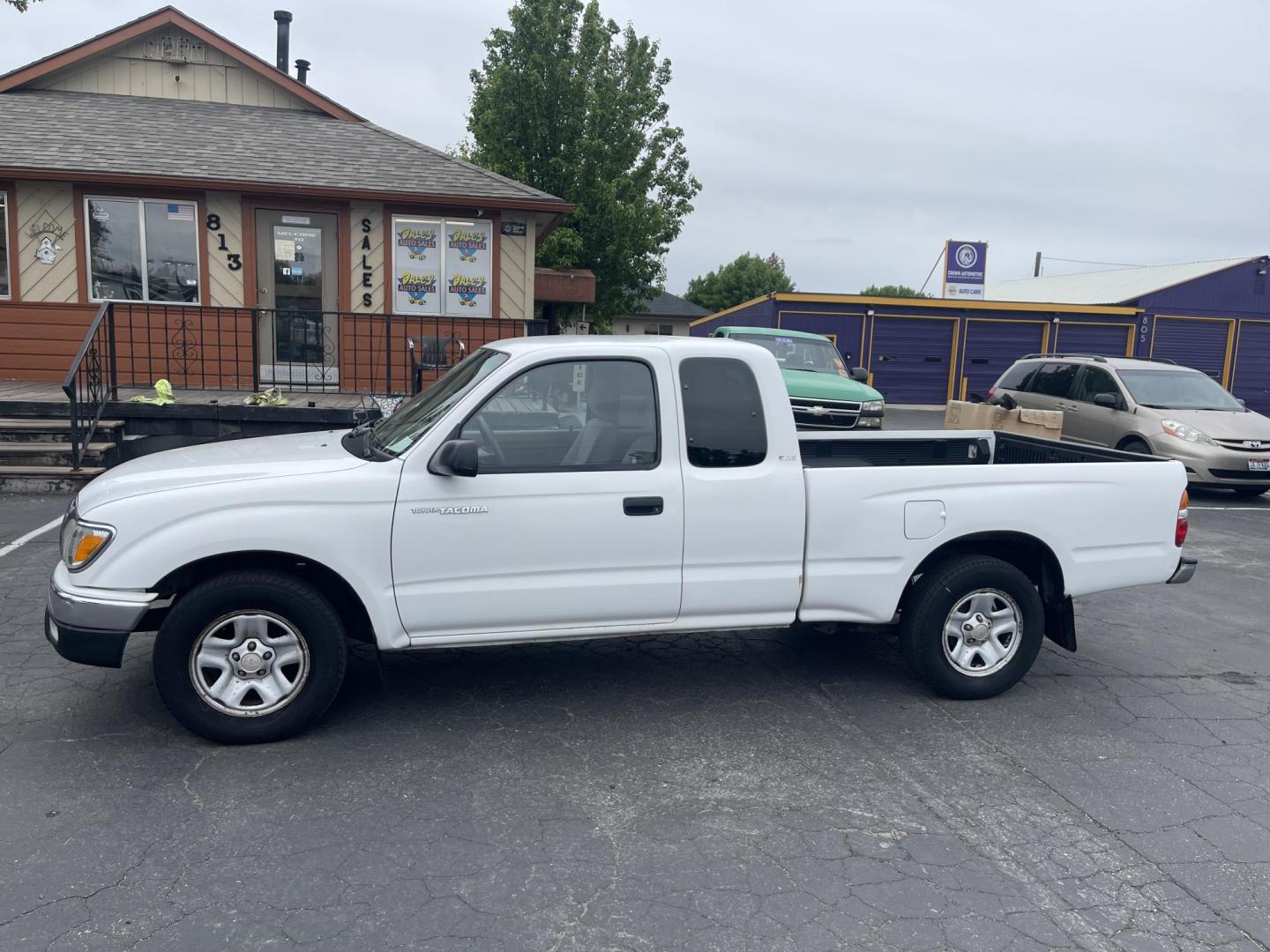 2001 Toyota Tacoma Xtracab 2WD (5TEVL52N21Z) with an 2.4L L4 SOHC 16V engine, 5 spd Manual transmission, located at 813 E Fairview Ave, Meridian , ID, 83642, (208) 336-8230, 43.618851, -116.384010 - Photo#0