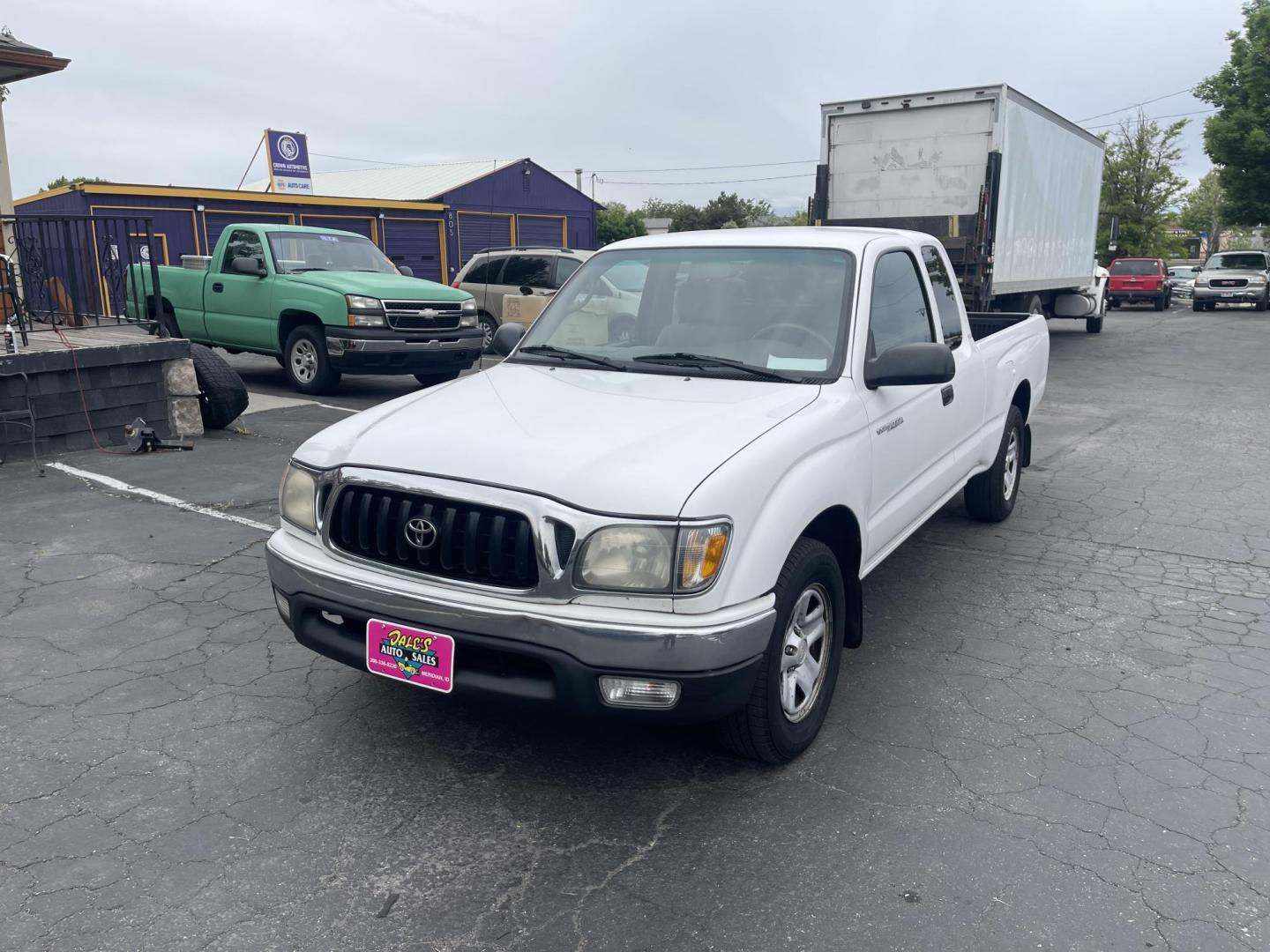 2001 Toyota Tacoma Xtracab 2WD (5TEVL52N21Z) with an 2.4L L4 SOHC 16V engine, 5 spd Manual transmission, located at 813 E Fairview Ave, Meridian , ID, 83642, (208) 336-8230, 43.618851, -116.384010 - Photo#1