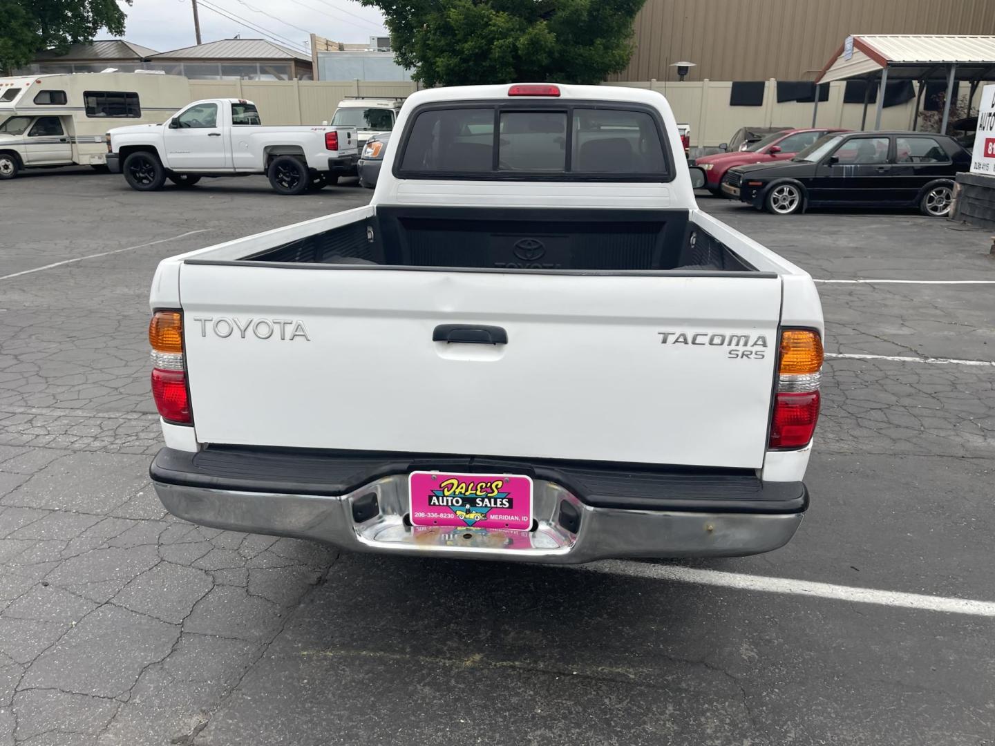 2001 Toyota Tacoma Xtracab 2WD (5TEVL52N21Z) with an 2.4L L4 SOHC 16V engine, 5 spd Manual transmission, located at 813 E Fairview Ave, Meridian , ID, 83642, (208) 336-8230, 43.618851, -116.384010 - Photo#4