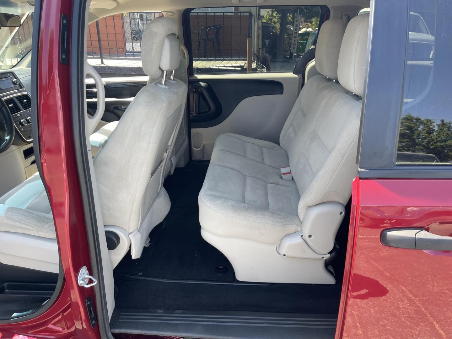 2014 Maroon /Grey with black carpet Dodge Grand Caravan SE (2C4RDGBG7ER) with an 3.6L V6 DOHC 24V engine, 6-Speed Automatic transmission, located at 813 E Fairview Ave, Meridian , ID, 83642, (208) 336-8230, 43.618851, -116.384010 - Photo#6