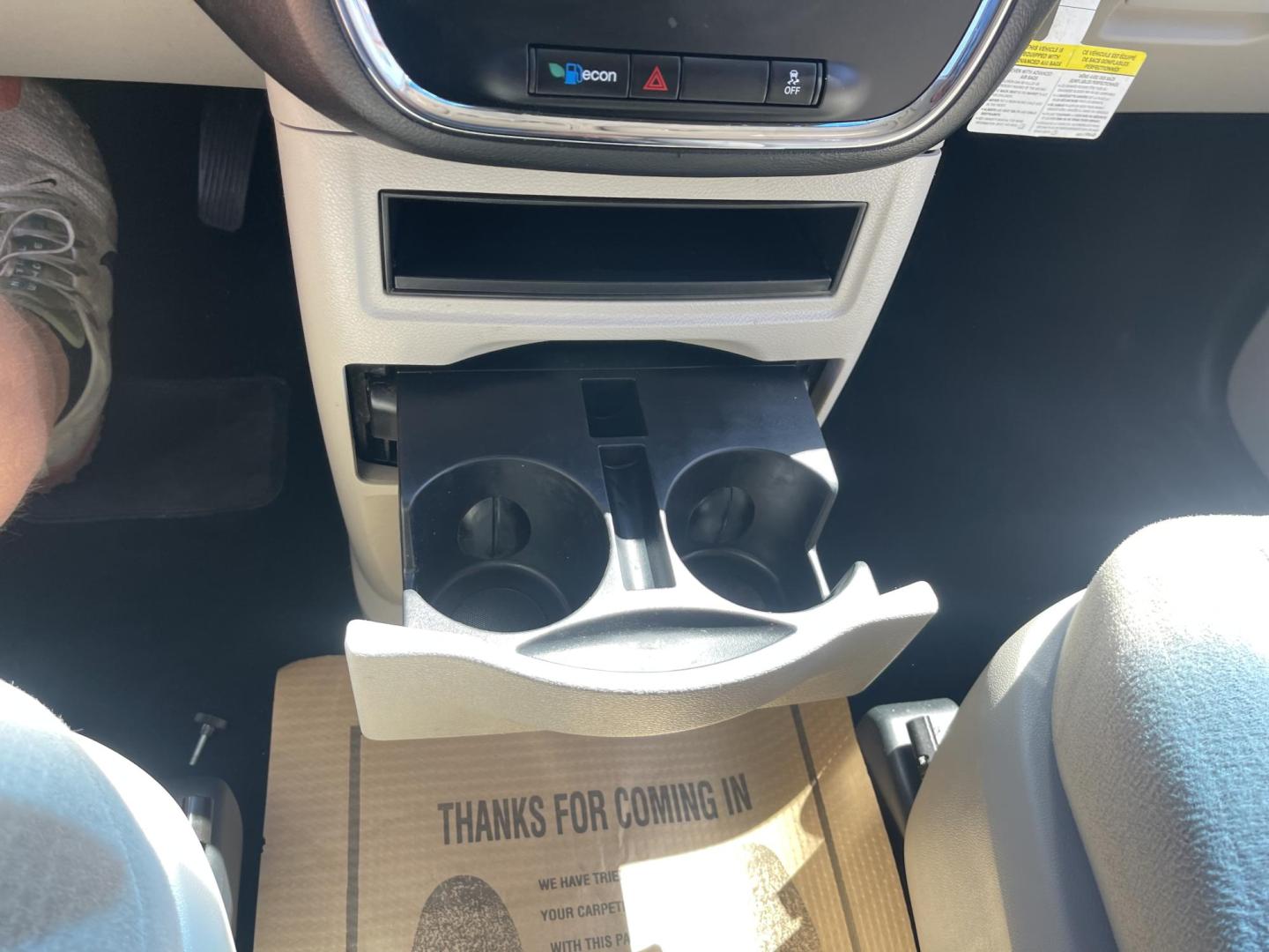 2014 Maroon /Grey with black carpet Dodge Grand Caravan SE (2C4RDGBG7ER) with an 3.6L V6 DOHC 24V engine, 6-Speed Automatic transmission, located at 813 E Fairview Ave, Meridian , ID, 83642, (208) 336-8230, 43.618851, -116.384010 - Photo#12
