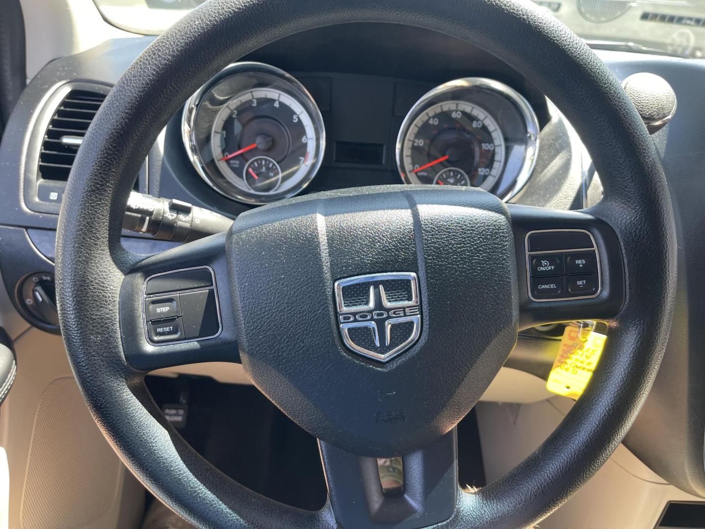 2014 Maroon /Grey with black carpet Dodge Grand Caravan SE (2C4RDGBG7ER) with an 3.6L V6 DOHC 24V engine, 6-Speed Automatic transmission, located at 813 E Fairview Ave, Meridian , ID, 83642, (208) 336-8230, 43.618851, -116.384010 - Photo#10