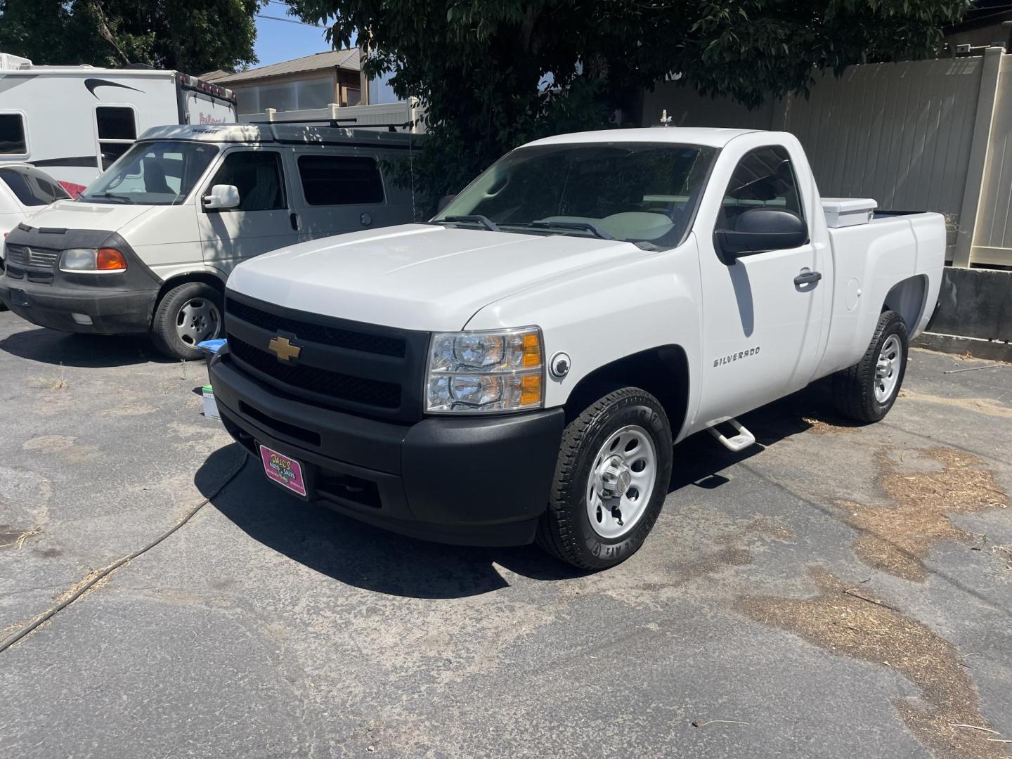 2013 White /Black Chevrolet Silverado 1500 Work Truck 4WD (1GCNKPE04DZ) with an 5.3L V8 OHV 16V FFV engine, AT transmission, located at 813 E Fairview Ave, Meridian , ID, 83642, (208) 336-8230, 43.618851, -116.384010 - Photo#1