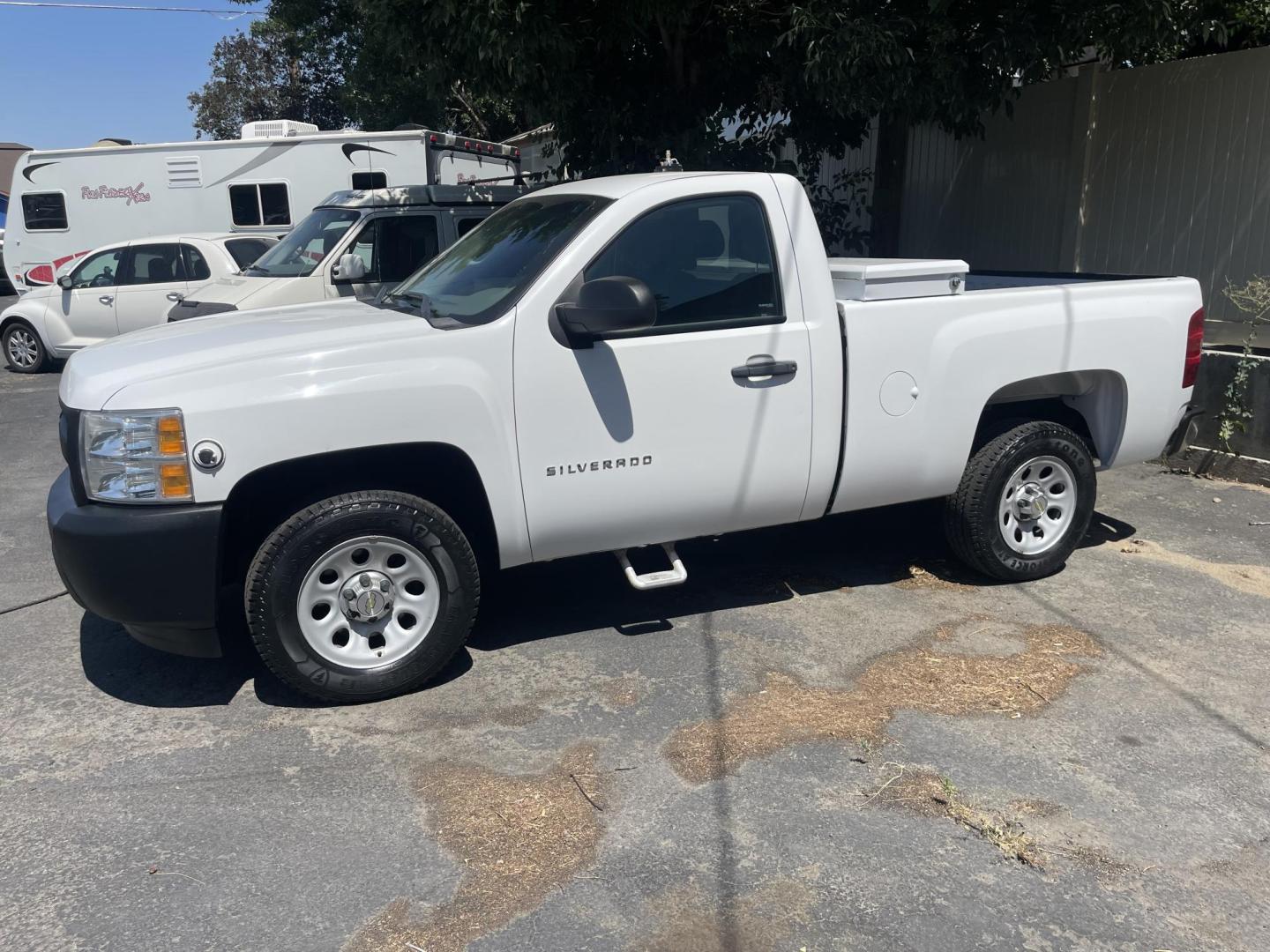 2013 White /Black Chevrolet Silverado 1500 Work Truck 4WD (1GCNKPE04DZ) with an 5.3L V8 OHV 16V FFV engine, AT transmission, located at 813 E Fairview Ave, Meridian , ID, 83642, (208) 336-8230, 43.618851, -116.384010 - Photo#0