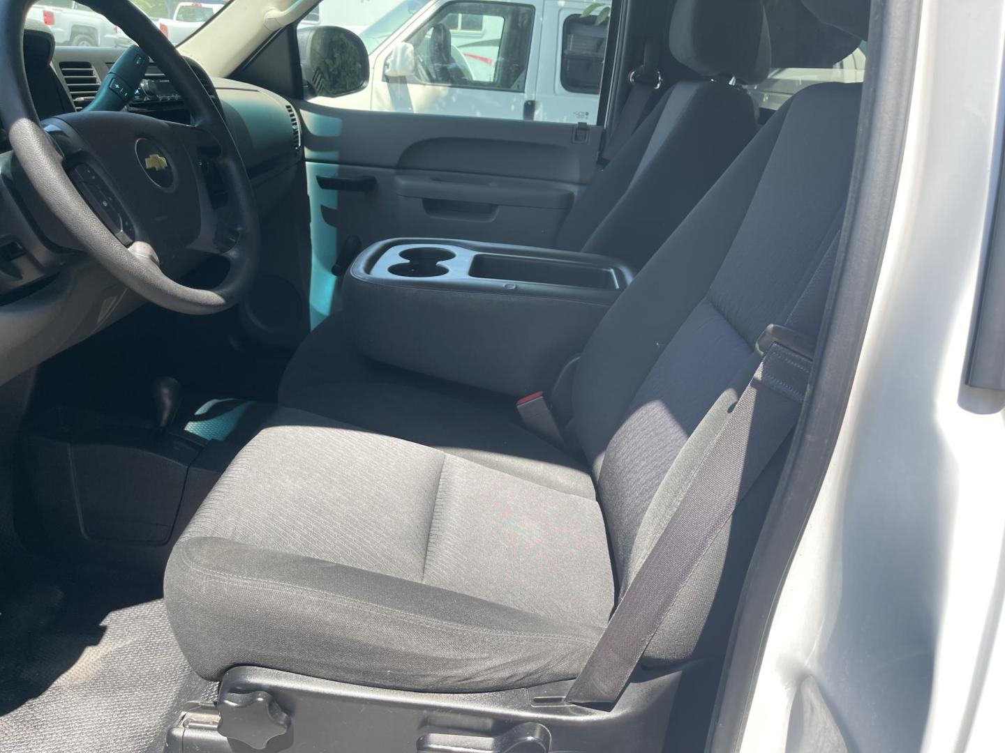 2013 White /Black Chevrolet Silverado 1500 Work Truck 4WD (1GCNKPE04DZ) with an 5.3L V8 OHV 16V FFV engine, AT transmission, located at 813 E Fairview Ave, Meridian , ID, 83642, (208) 336-8230, 43.618851, -116.384010 - Photo#5