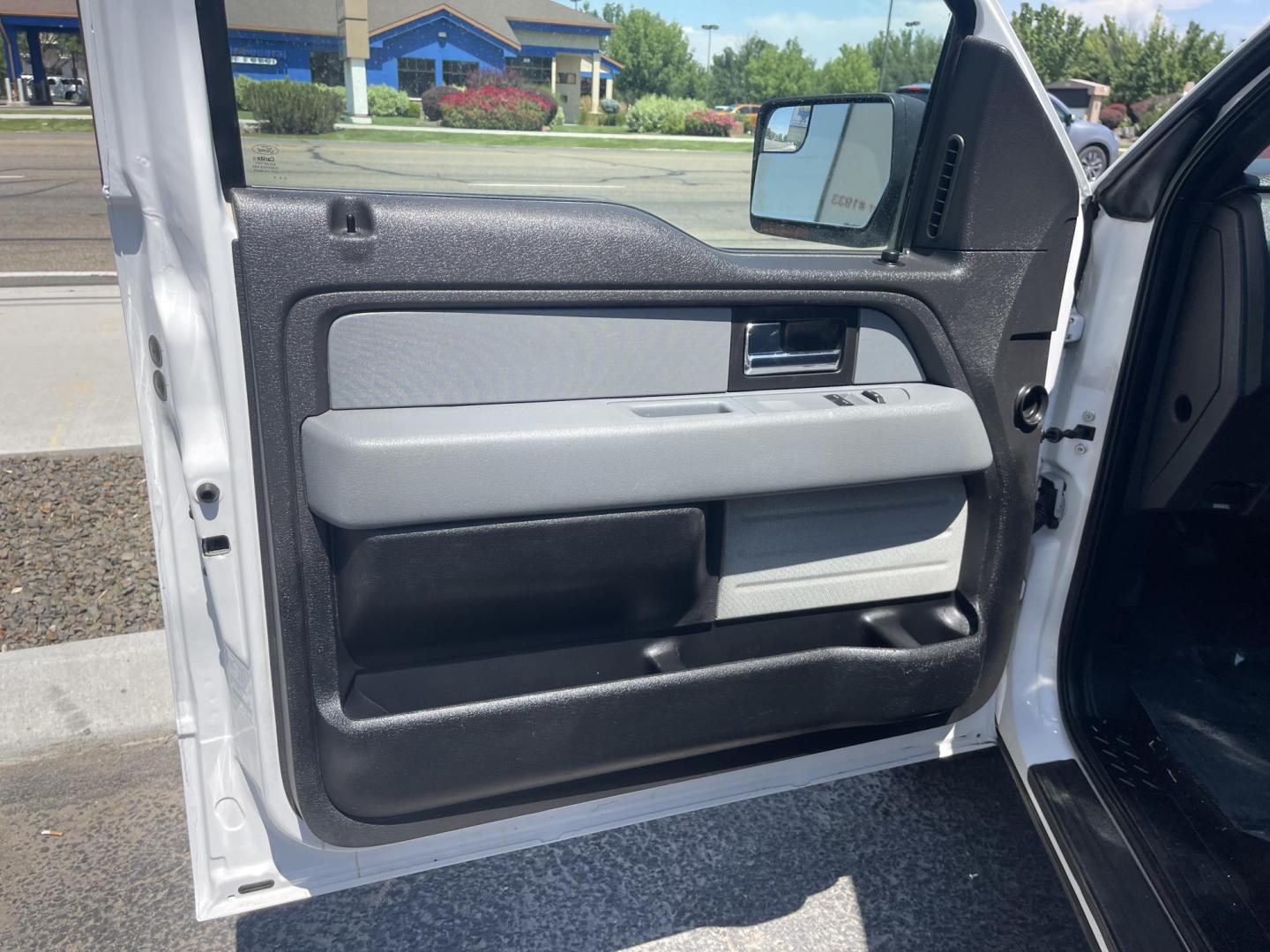 2012 White /Grey Ford F-150 XLT (1FTMF1EF8CF) with an 5.0L V8 OHV 16V engine, 6-Speed Automatic transmission, located at 813 E Fairview Ave, Meridian , ID, 83642, (208) 336-8230, 43.618851, -116.384010 - Photo#5