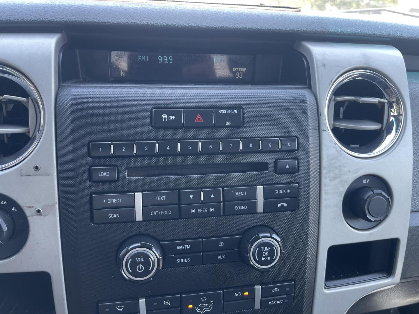 2012 White /Grey Ford F-150 XLT (1FTMF1EF8CF) with an 5.0L V8 OHV 16V engine, 6-Speed Automatic transmission, located at 813 E Fairview Ave, Meridian , ID, 83642, (208) 336-8230, 43.618851, -116.384010 - Photo#9