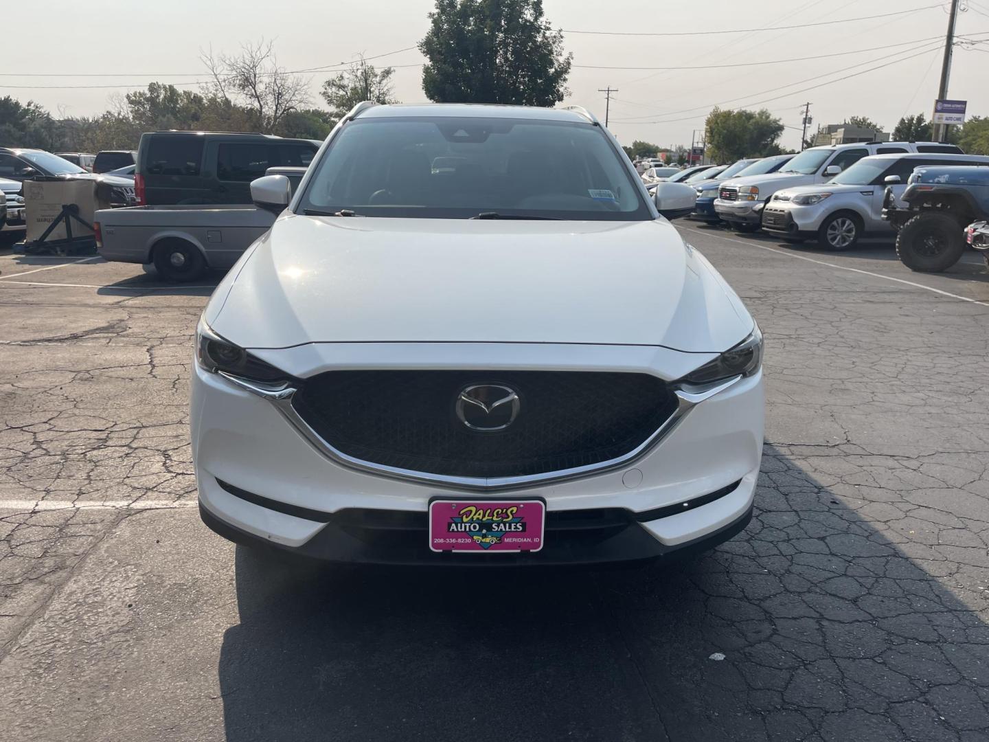 2019 White /Black Mazda CX-5 Grand Touring AWD (JM3KFBDM2K0) with an 2.5L L4 DOHC 16V engine, 6A transmission, located at 813 E Fairview Ave, Meridian , ID, 83642, (208) 336-8230, 43.618851, -116.384010 - Photo#2