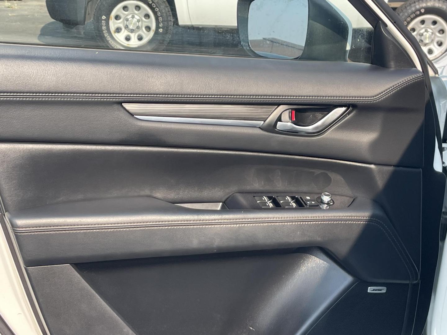 2019 White /Black Mazda CX-5 Grand Touring AWD (JM3KFBDM2K0) with an 2.5L L4 DOHC 16V engine, 6A transmission, located at 813 E Fairview Ave, Meridian , ID, 83642, (208) 336-8230, 43.618851, -116.384010 - Photo#5